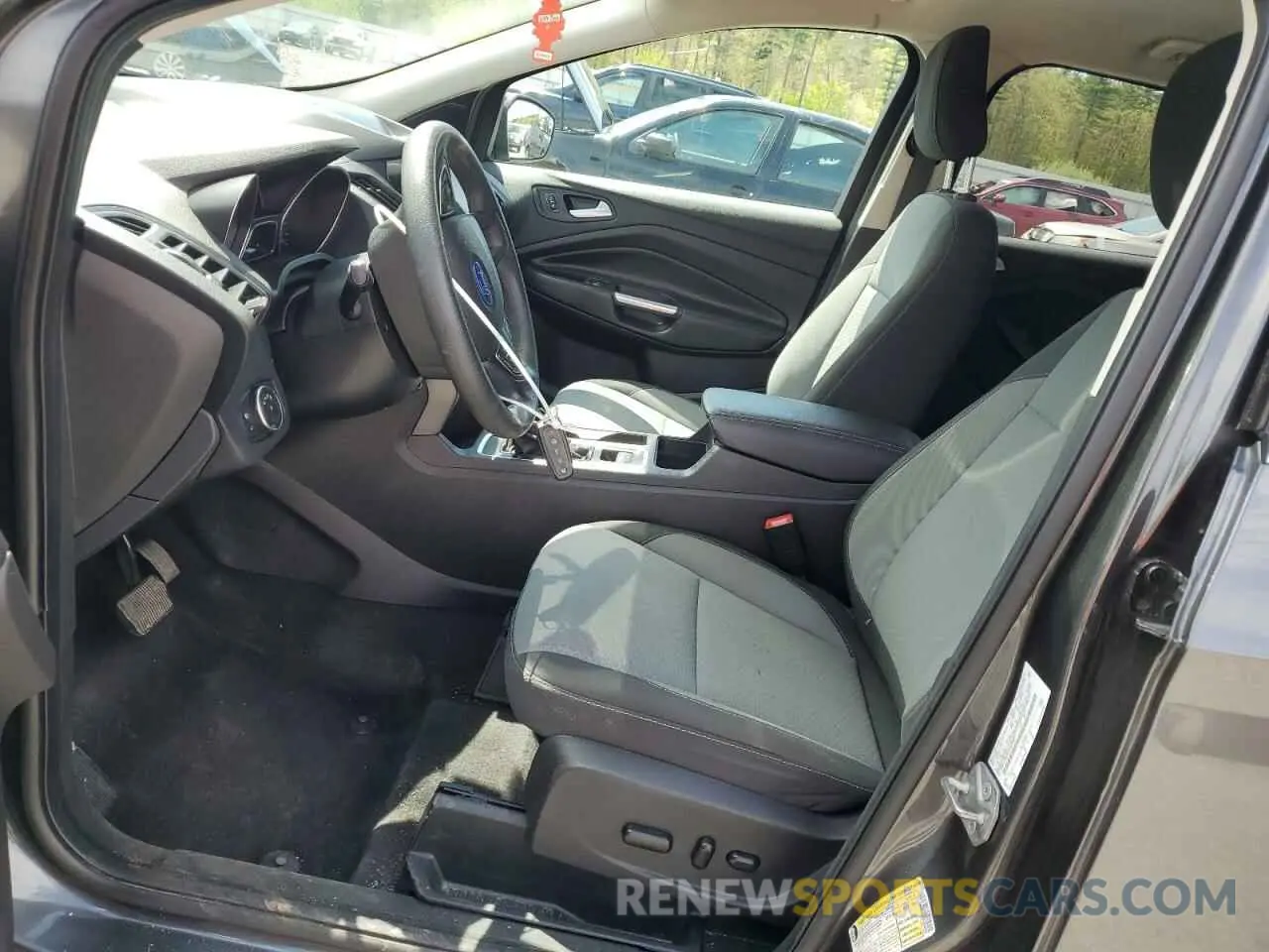 7 Photograph of a damaged car 1FMCU9GD6KUB90957 FORD ESCAPE 2019