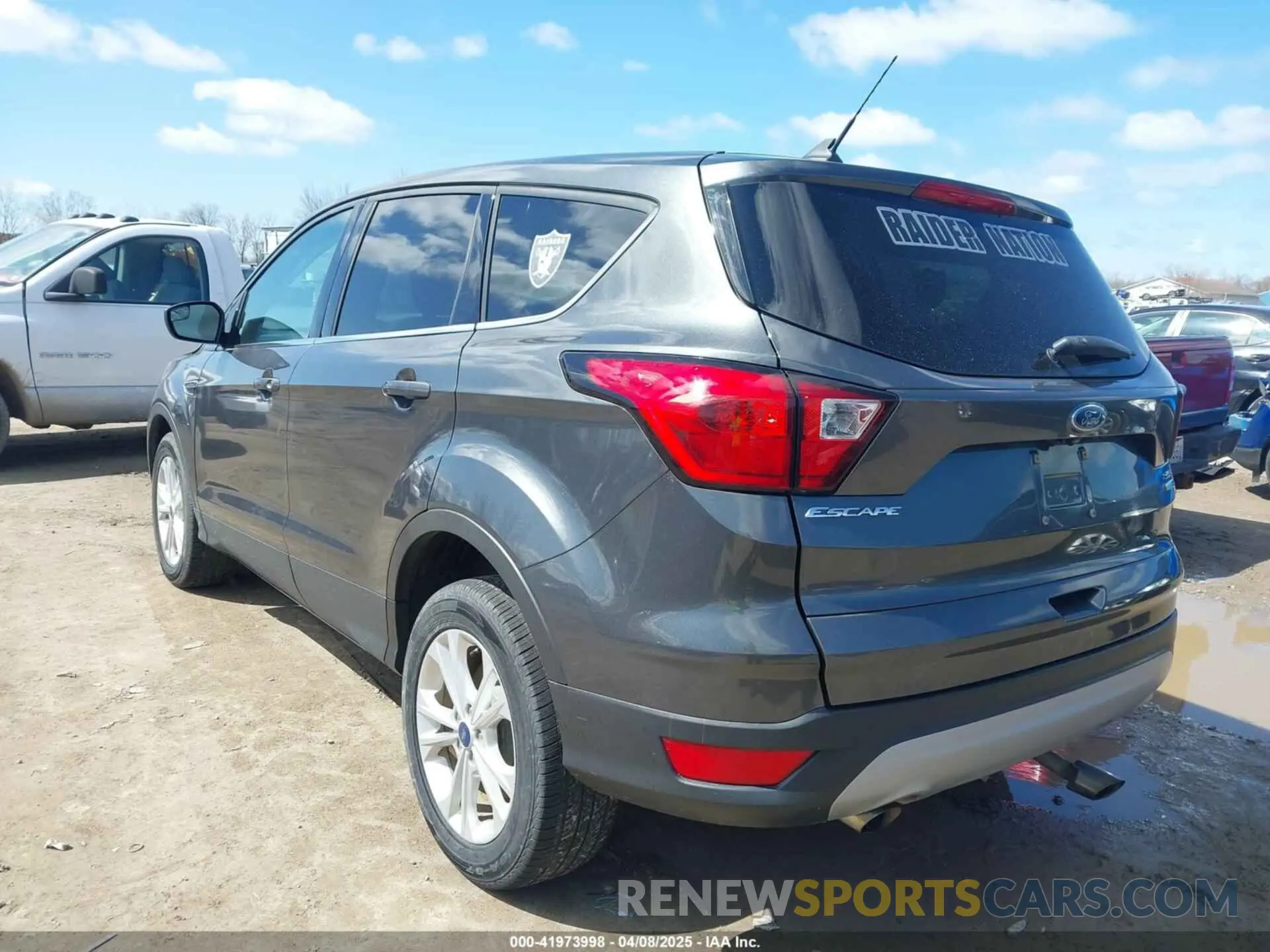 3 Photograph of a damaged car 1FMCU9GD7KUA00132 FORD ESCAPE 2019