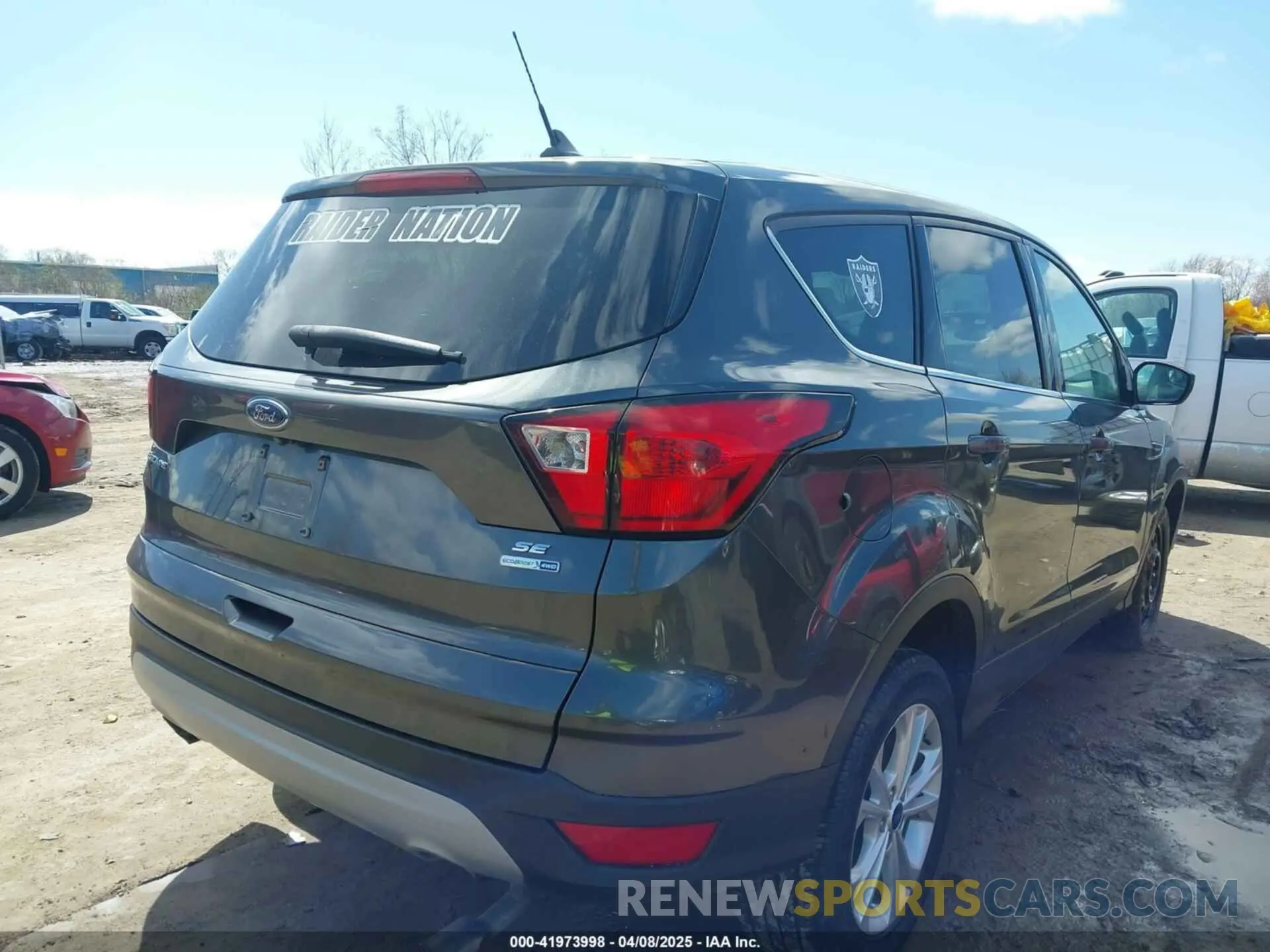 4 Photograph of a damaged car 1FMCU9GD7KUA00132 FORD ESCAPE 2019