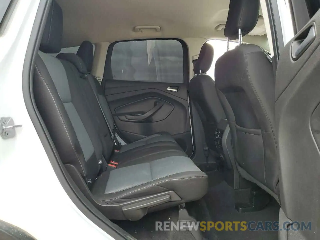 11 Photograph of a damaged car 1FMCU9GD7KUA22258 FORD ESCAPE 2019
