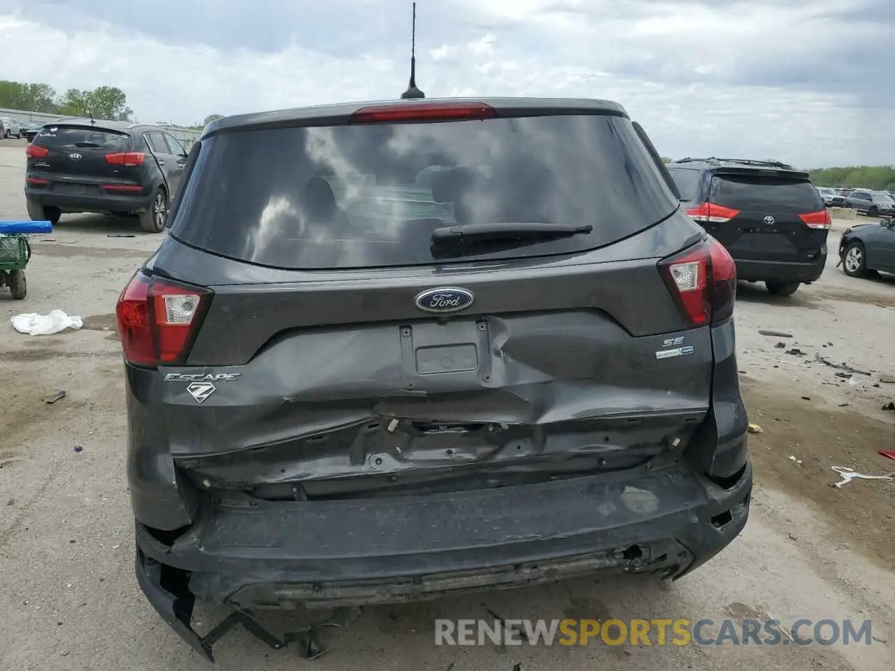 6 Photograph of a damaged car 1FMCU9GD7KUA74005 FORD ESCAPE 2019