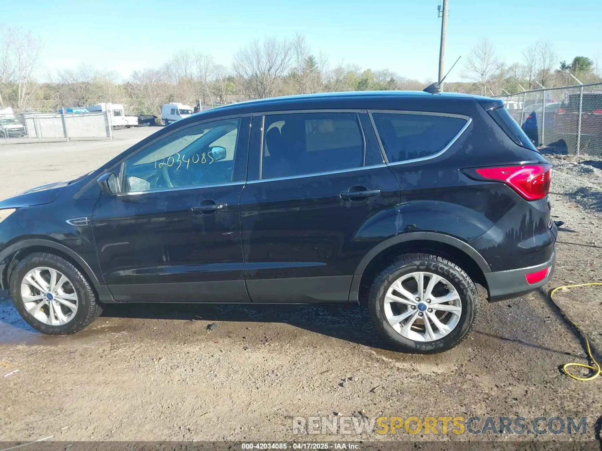 14 Photograph of a damaged car 1FMCU9GD7KUA91516 FORD ESCAPE 2019