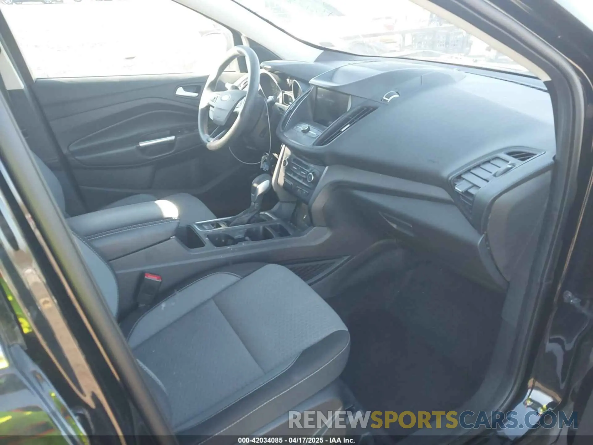 5 Photograph of a damaged car 1FMCU9GD7KUA91516 FORD ESCAPE 2019