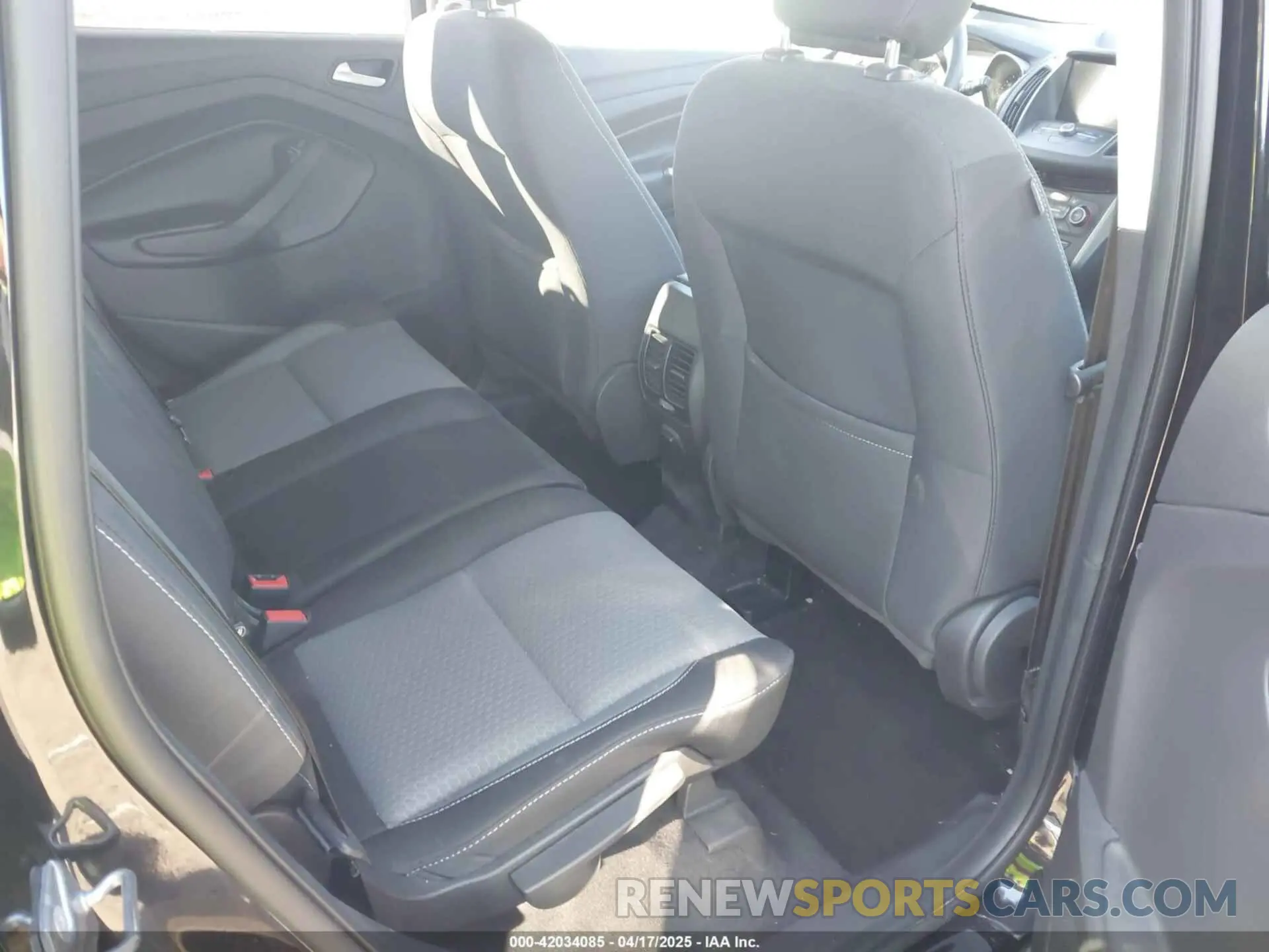 8 Photograph of a damaged car 1FMCU9GD7KUA91516 FORD ESCAPE 2019