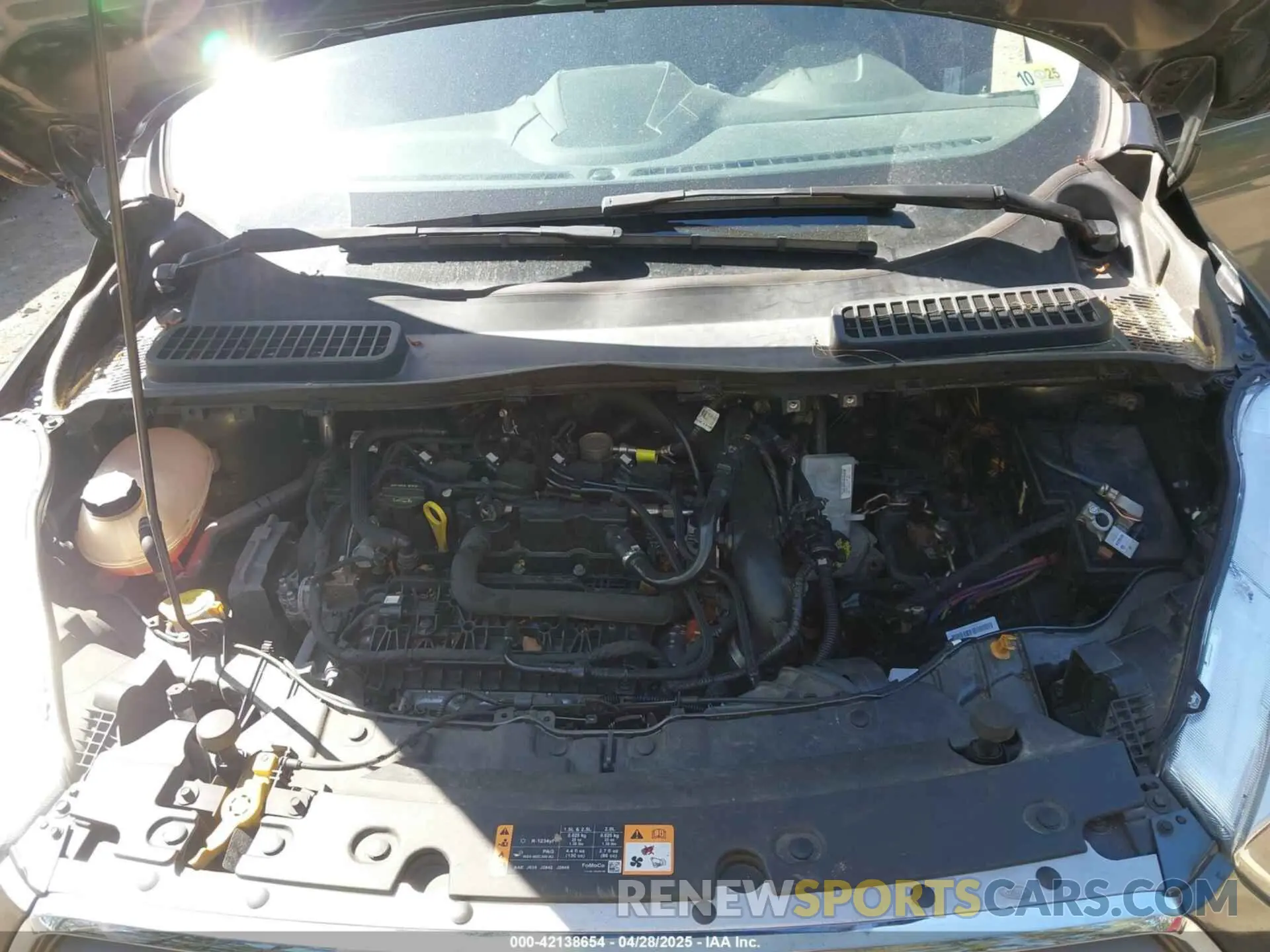 10 Photograph of a damaged car 1FMCU9GD7KUB23316 FORD ESCAPE 2019