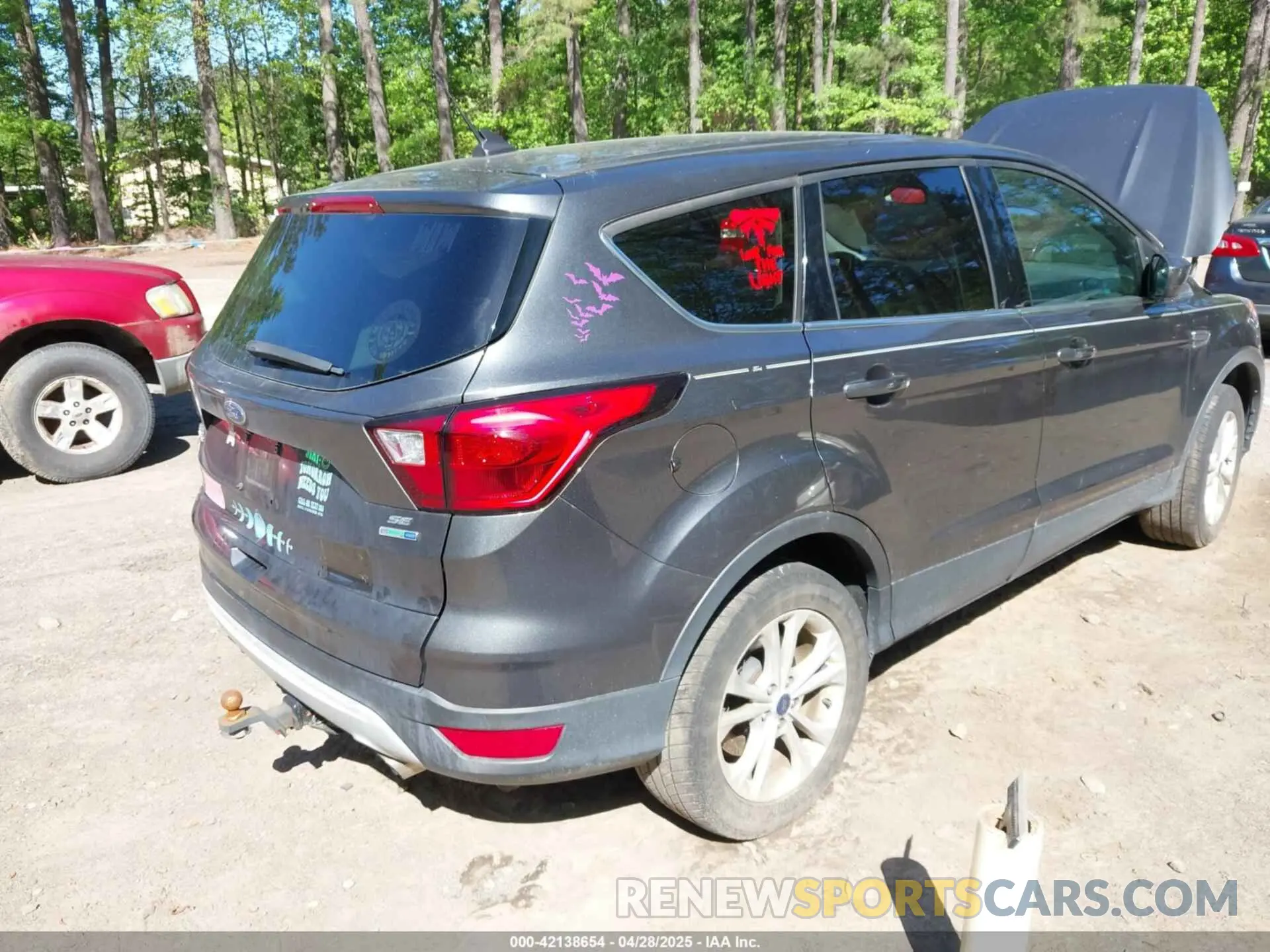 4 Photograph of a damaged car 1FMCU9GD7KUB23316 FORD ESCAPE 2019