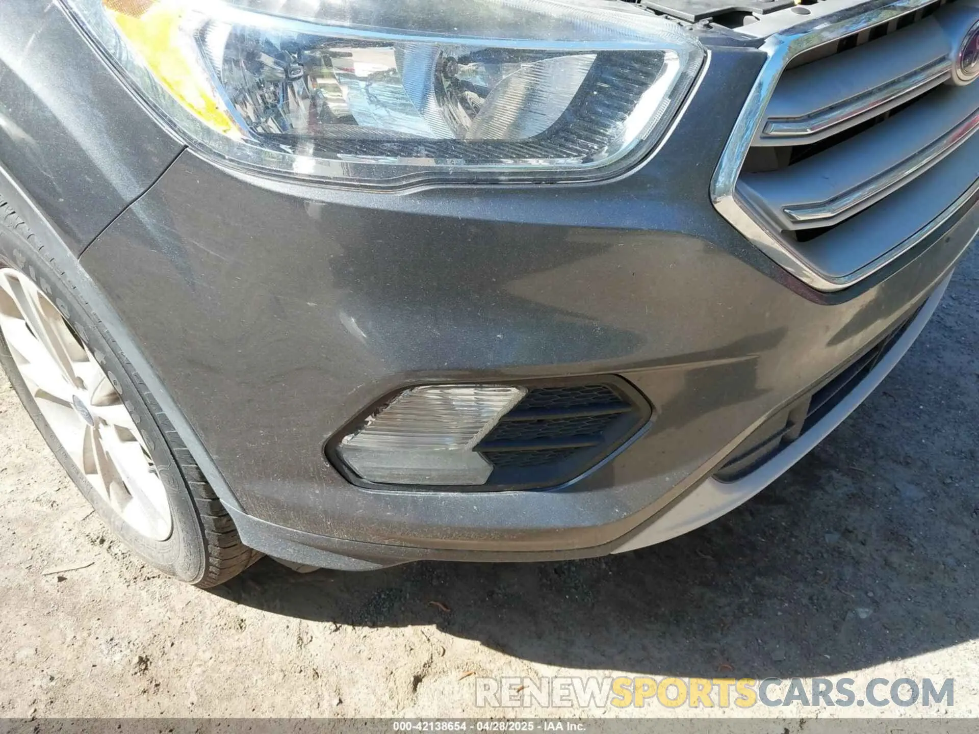 6 Photograph of a damaged car 1FMCU9GD7KUB23316 FORD ESCAPE 2019