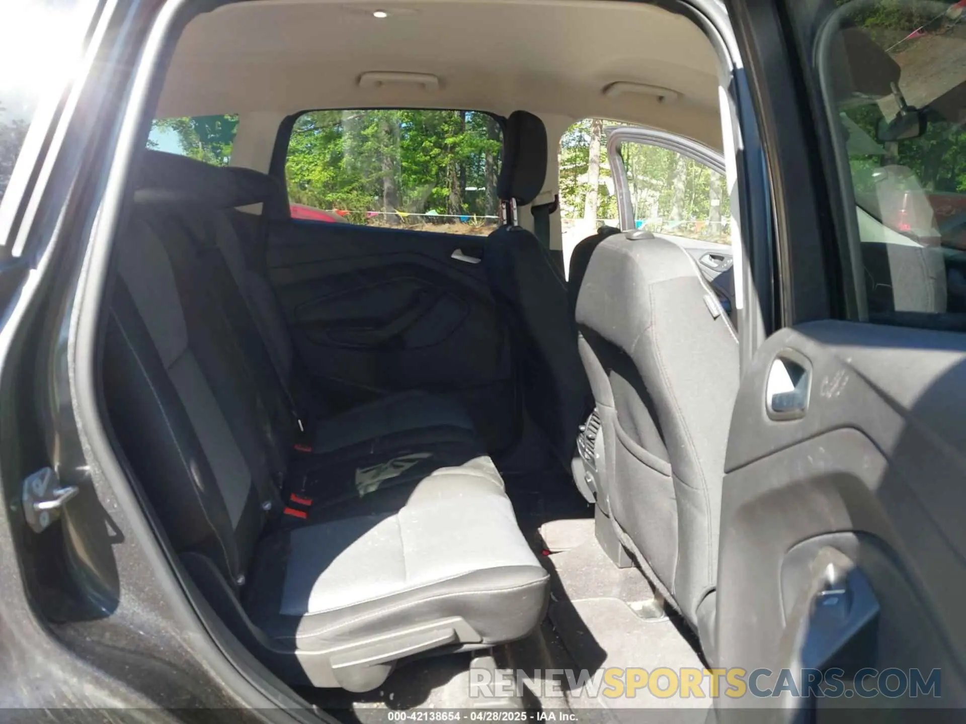 8 Photograph of a damaged car 1FMCU9GD7KUB23316 FORD ESCAPE 2019