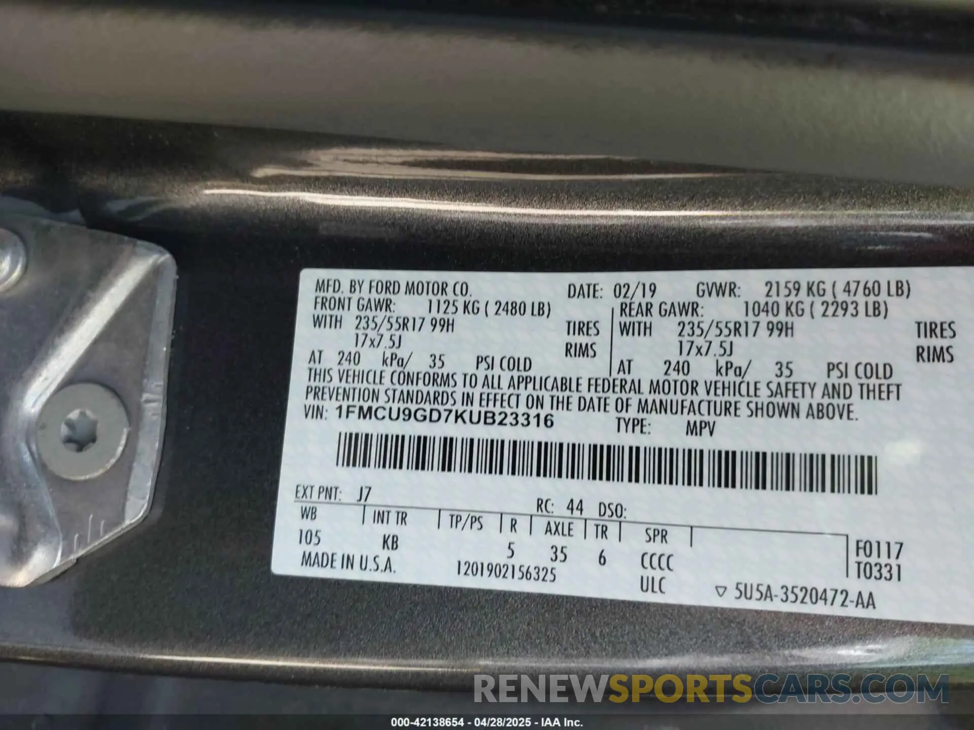 9 Photograph of a damaged car 1FMCU9GD7KUB23316 FORD ESCAPE 2019