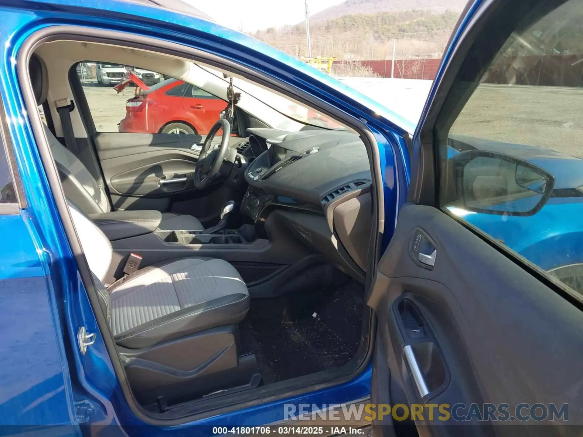 5 Photograph of a damaged car 1FMCU9GD7KUB44070 FORD ESCAPE 2019