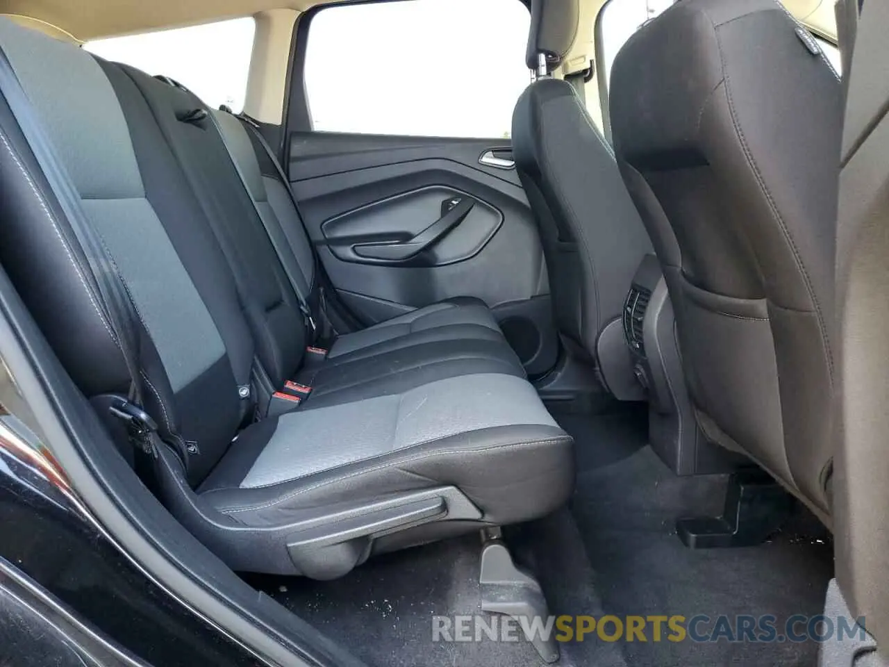 11 Photograph of a damaged car 1FMCU9GD7KUB65176 FORD ESCAPE 2019