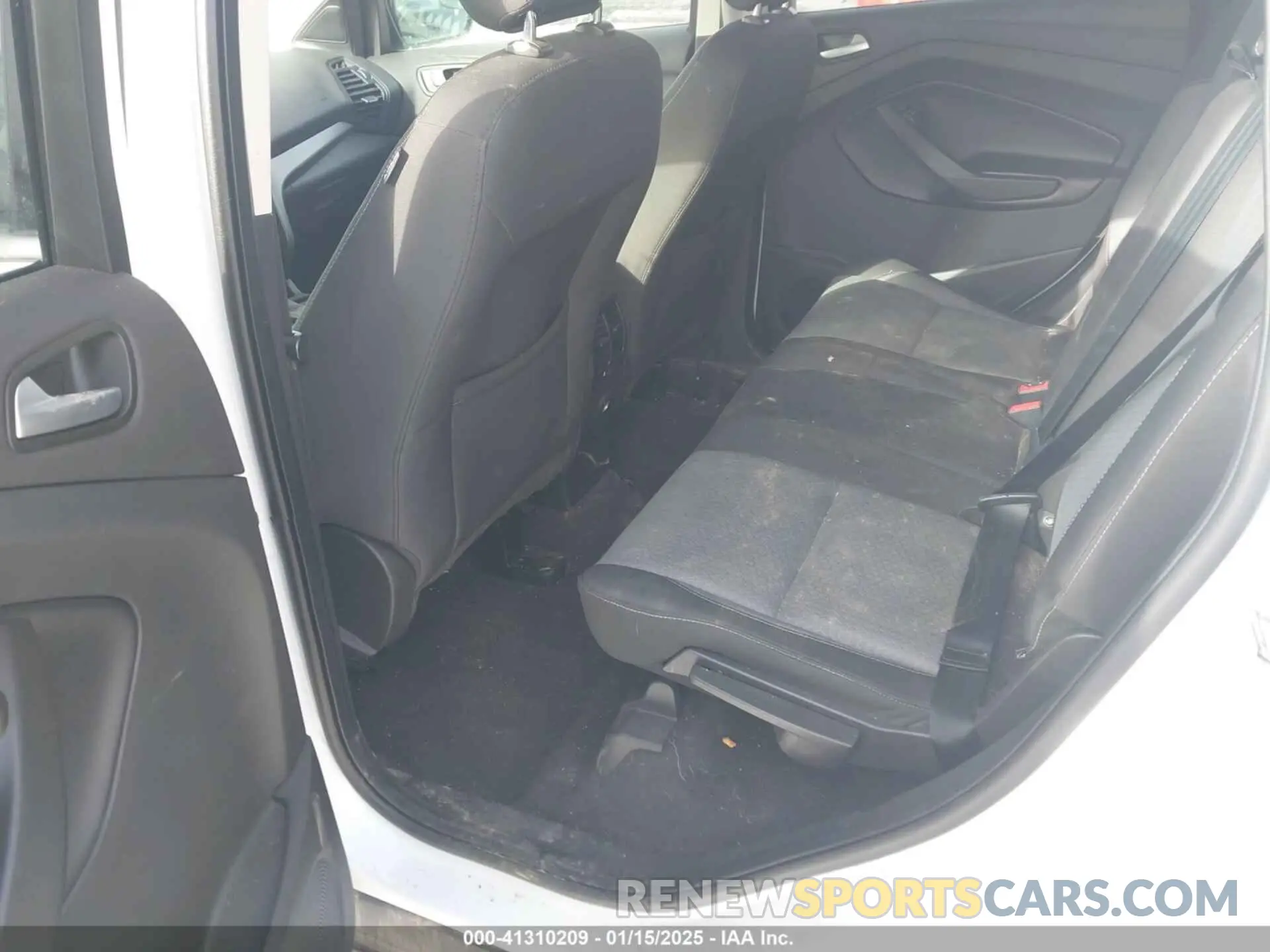 8 Photograph of a damaged car 1FMCU9GD7KUC06759 FORD ESCAPE 2019