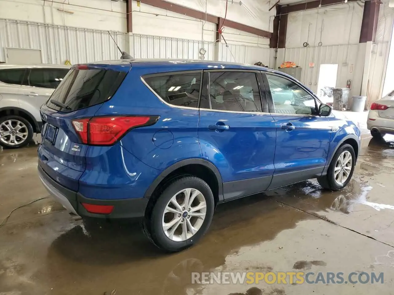 3 Photograph of a damaged car 1FMCU9GD7KUC21939 FORD ESCAPE 2019