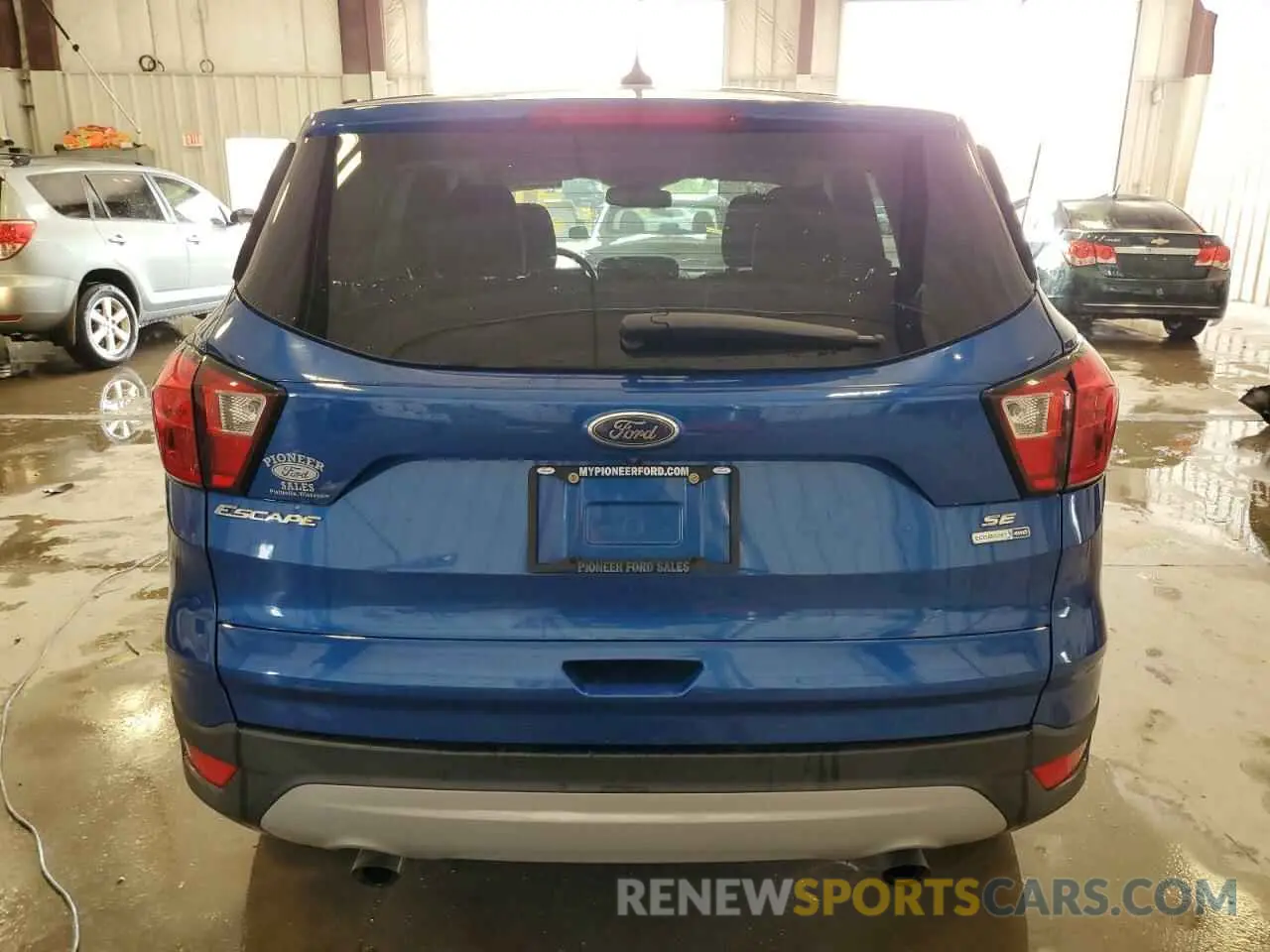 6 Photograph of a damaged car 1FMCU9GD7KUC21939 FORD ESCAPE 2019
