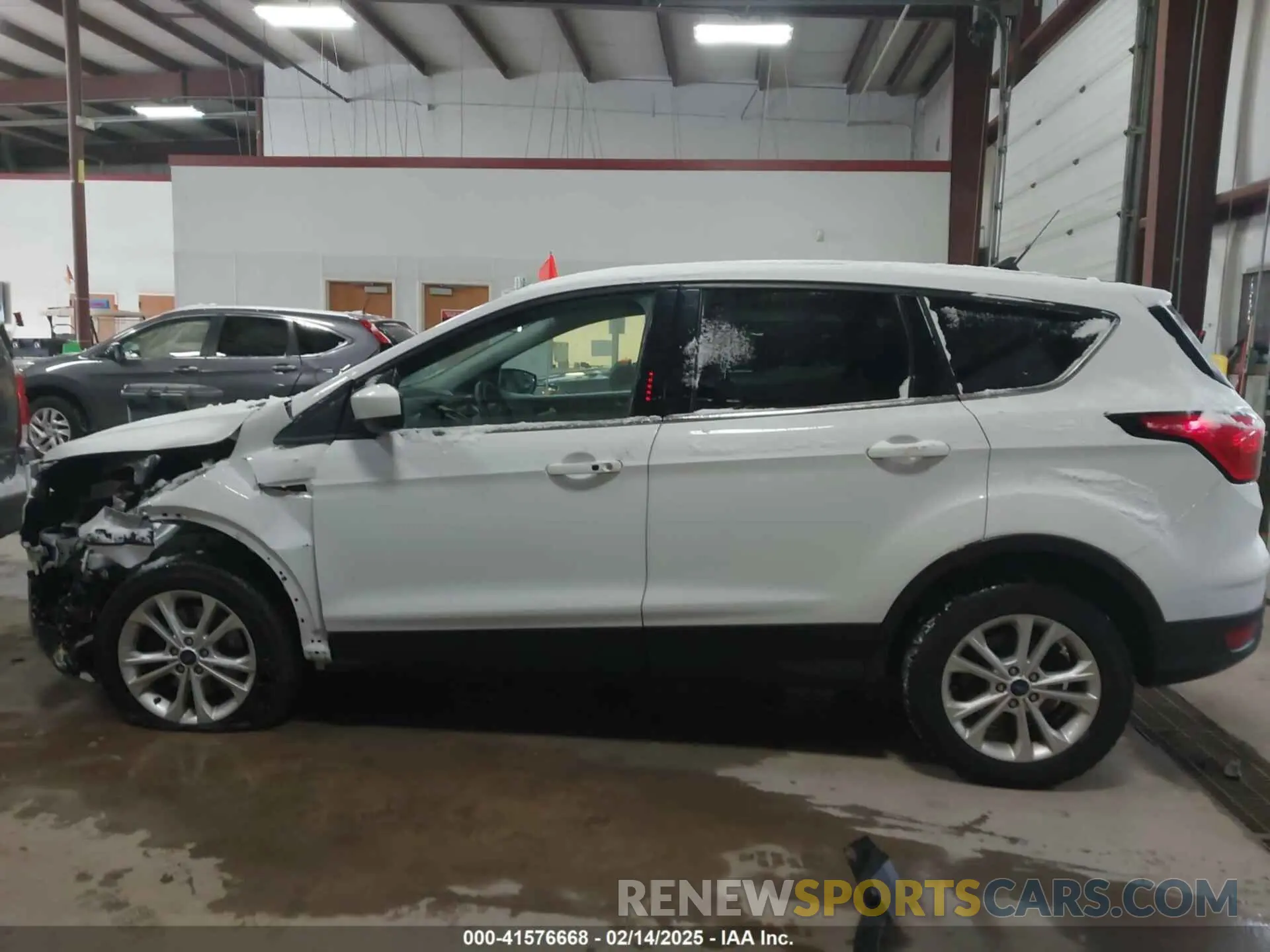 14 Photograph of a damaged car 1FMCU9GD7KUC34075 FORD ESCAPE 2019