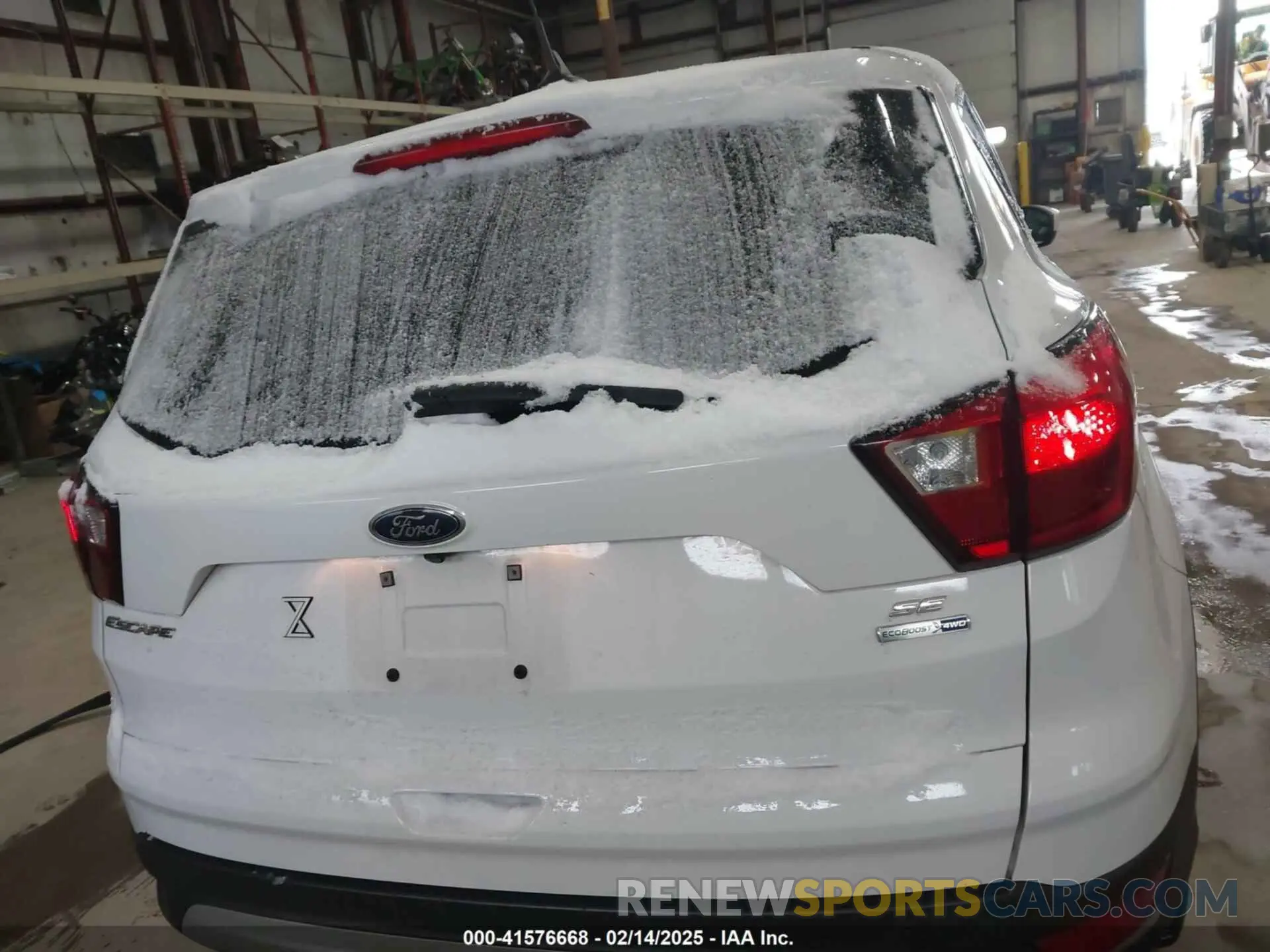 16 Photograph of a damaged car 1FMCU9GD7KUC34075 FORD ESCAPE 2019