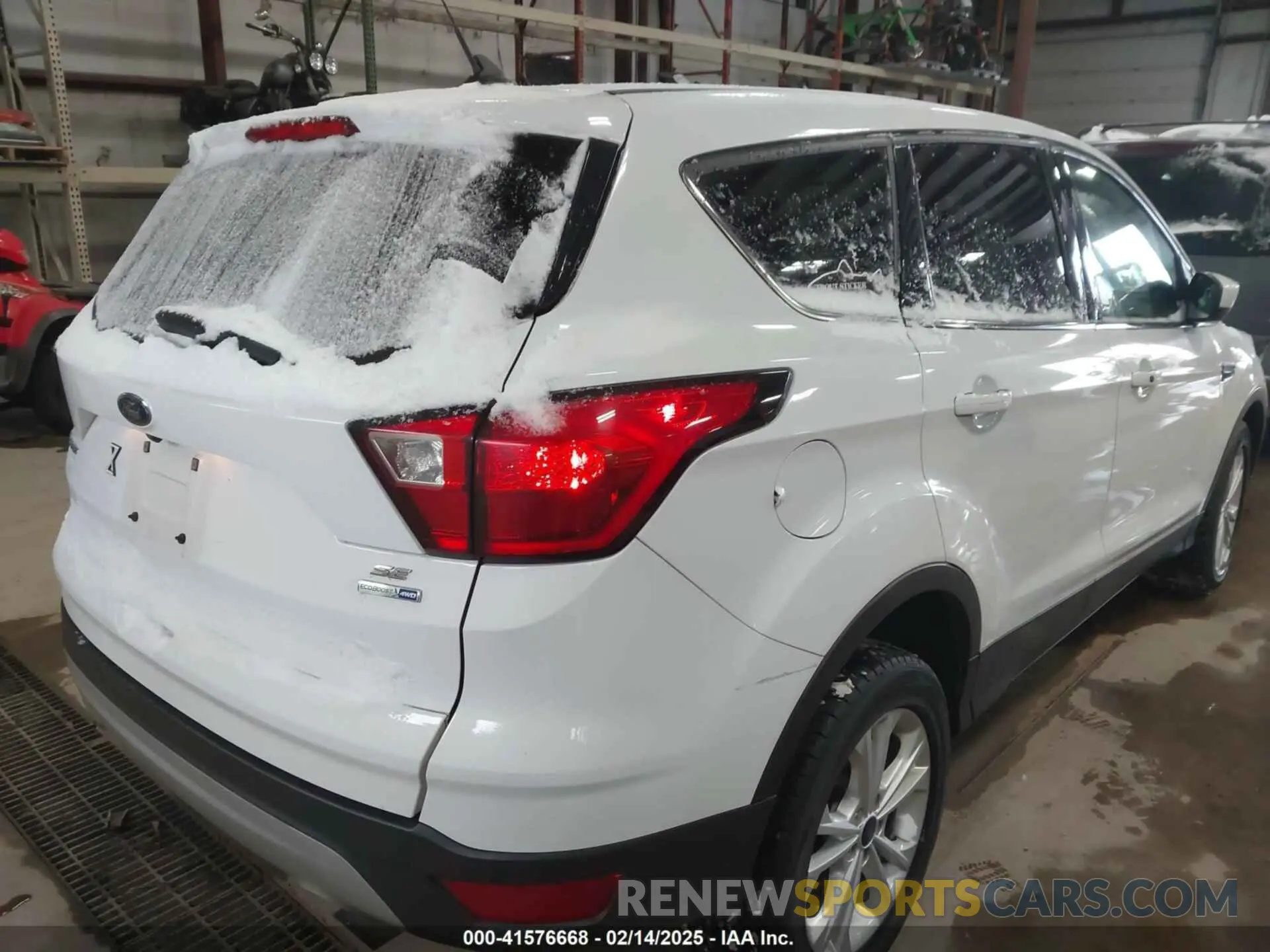 4 Photograph of a damaged car 1FMCU9GD7KUC34075 FORD ESCAPE 2019