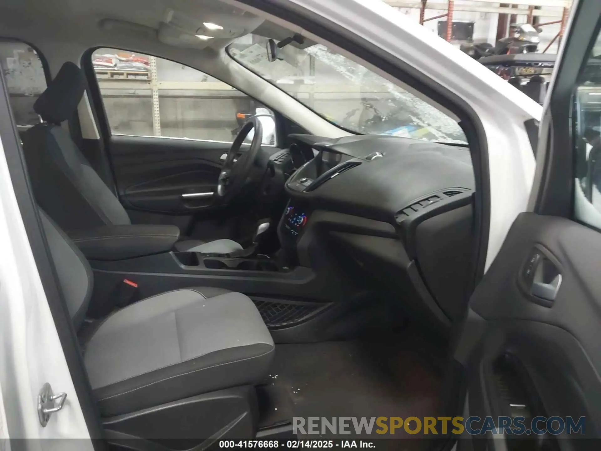 5 Photograph of a damaged car 1FMCU9GD7KUC34075 FORD ESCAPE 2019