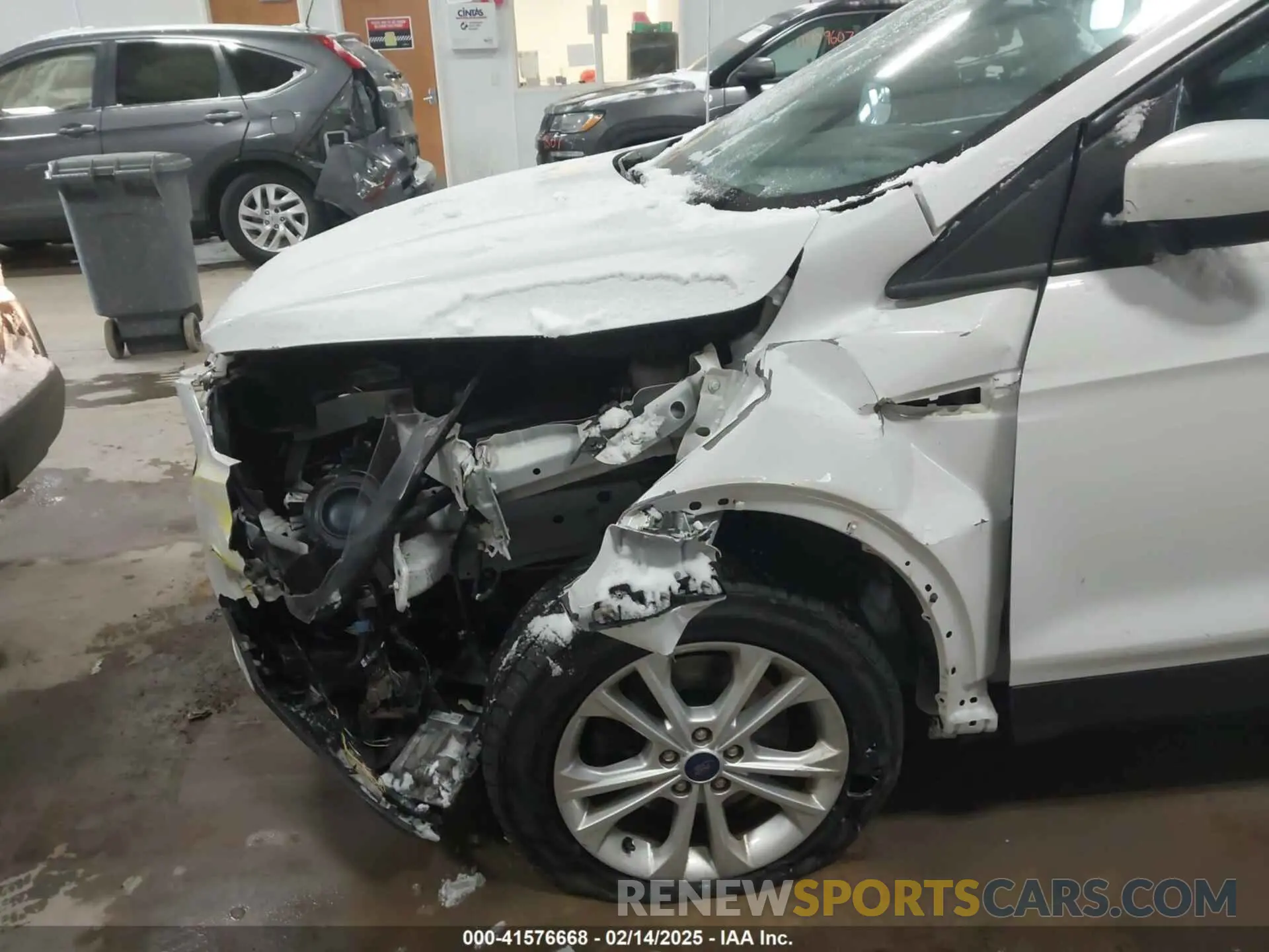 6 Photograph of a damaged car 1FMCU9GD7KUC34075 FORD ESCAPE 2019