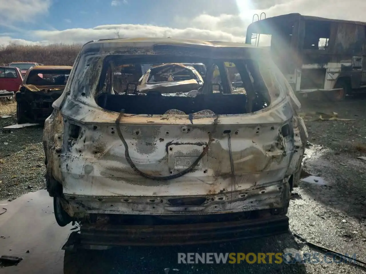6 Photograph of a damaged car 1FMCU9GD7KUC40281 FORD ESCAPE 2019