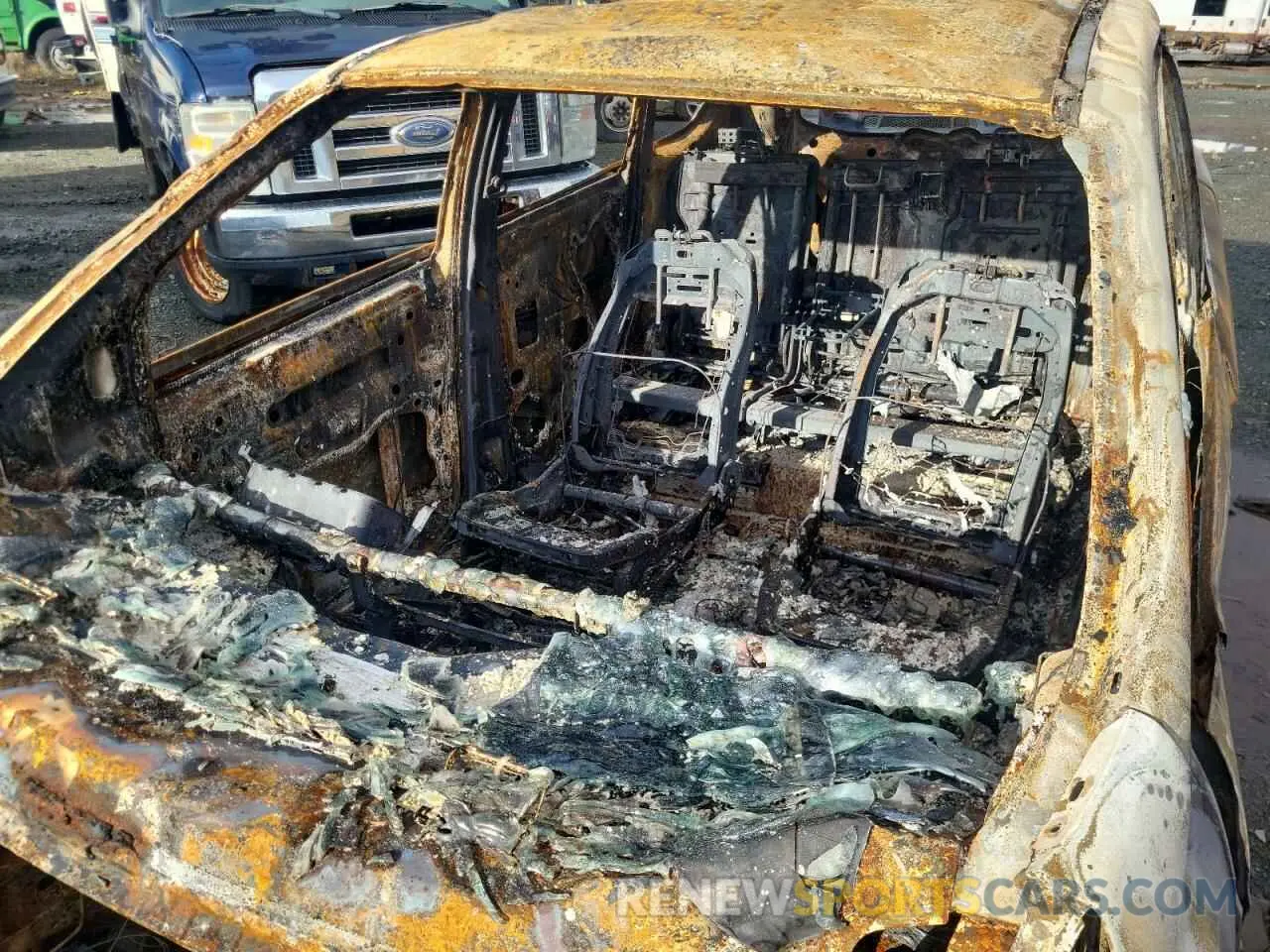 8 Photograph of a damaged car 1FMCU9GD7KUC40281 FORD ESCAPE 2019