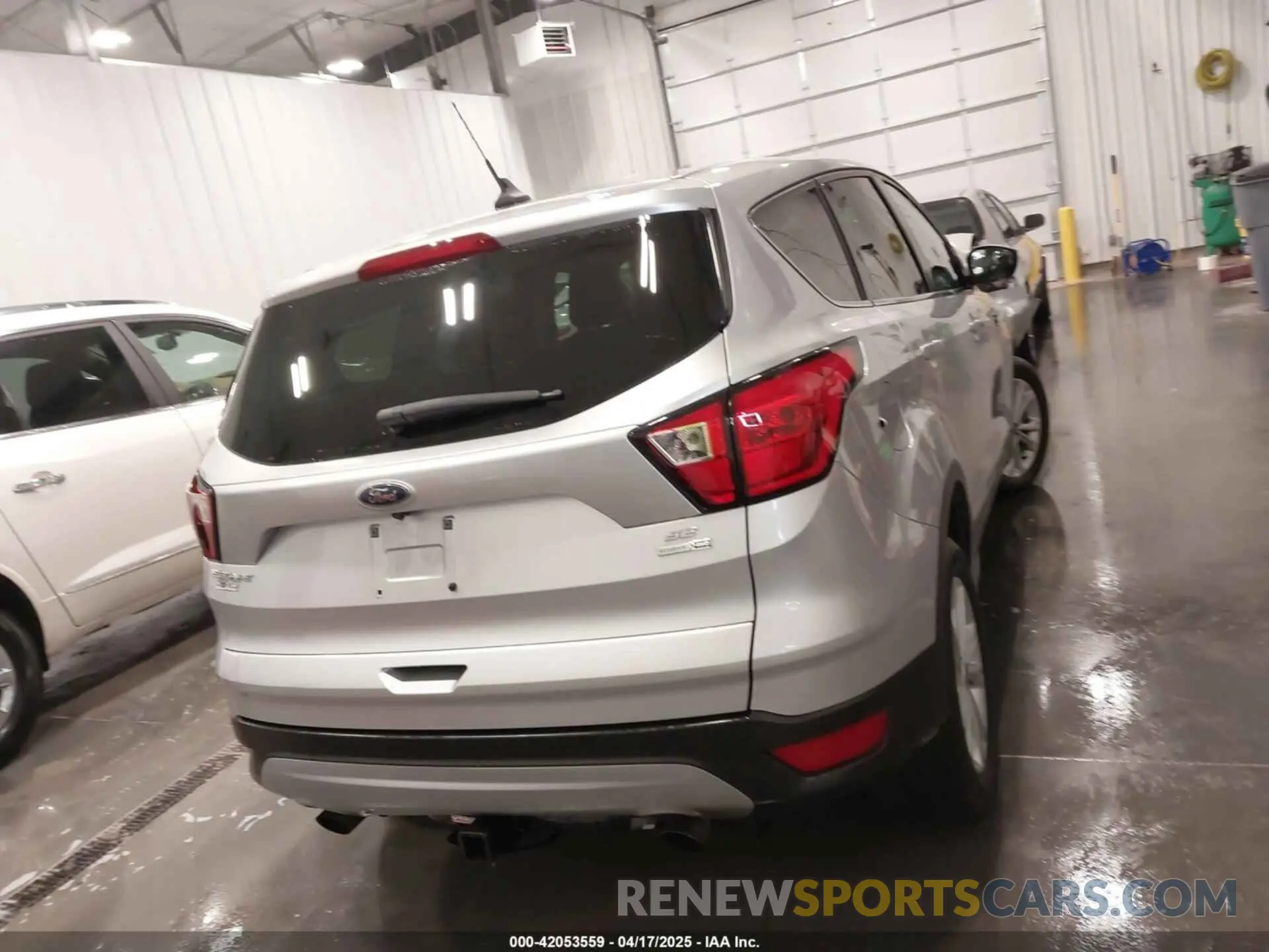 16 Photograph of a damaged car 1FMCU9GD8KUA05257 FORD ESCAPE 2019