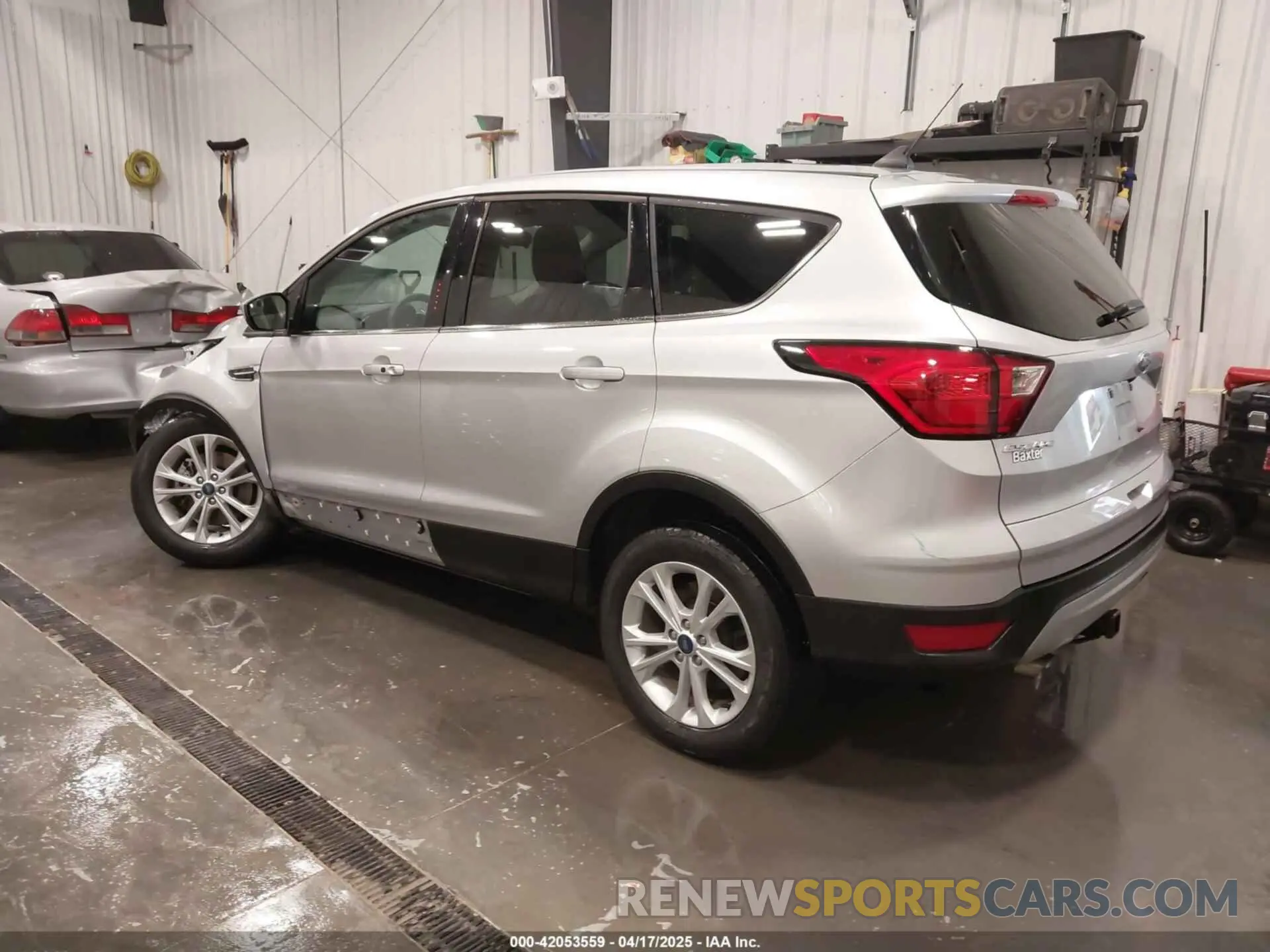 3 Photograph of a damaged car 1FMCU9GD8KUA05257 FORD ESCAPE 2019