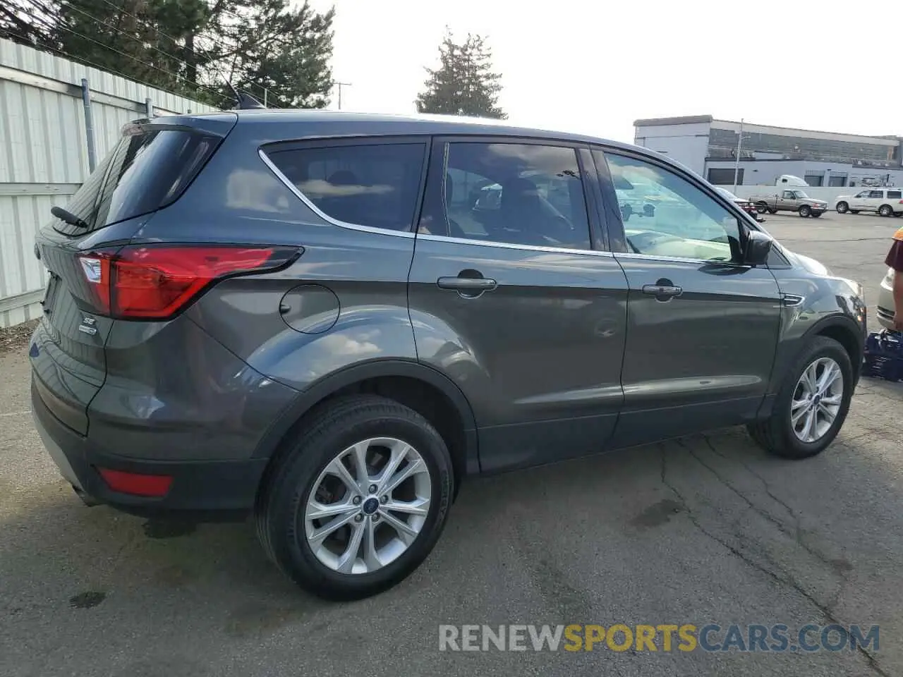 3 Photograph of a damaged car 1FMCU9GD8KUA30952 FORD ESCAPE 2019