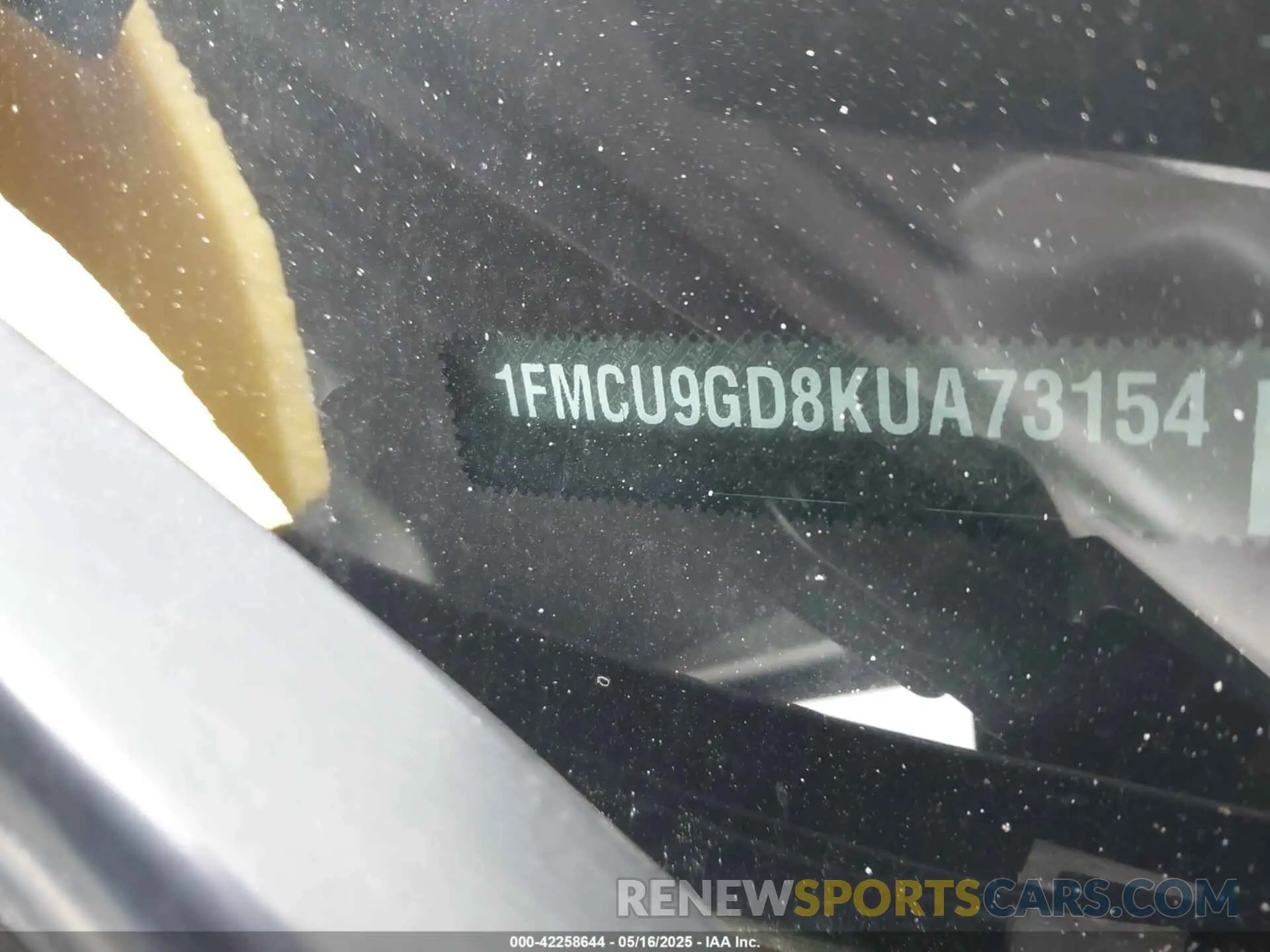 17 Photograph of a damaged car 1FMCU9GD8KUA73154 FORD ESCAPE 2019
