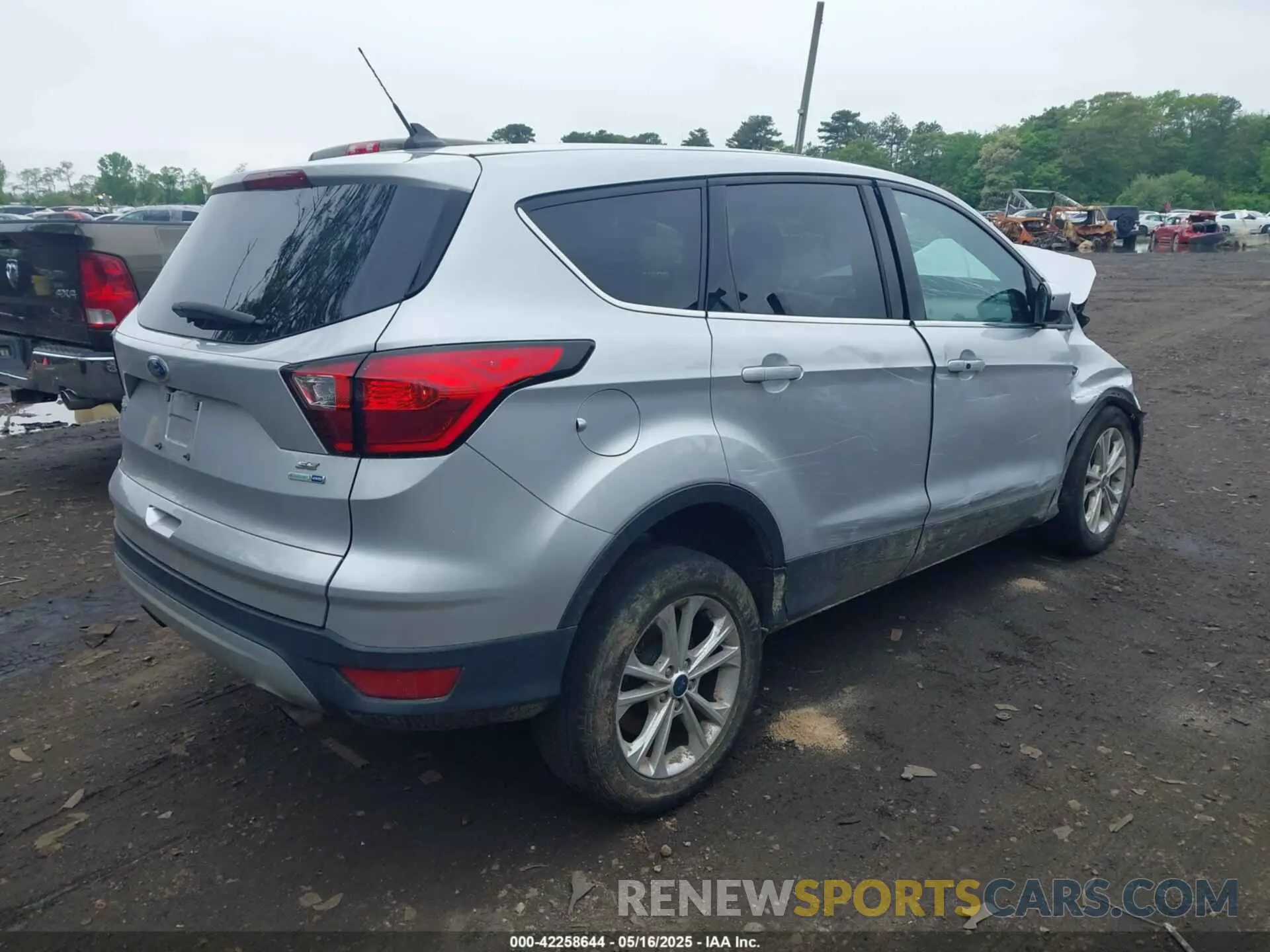 4 Photograph of a damaged car 1FMCU9GD8KUA73154 FORD ESCAPE 2019