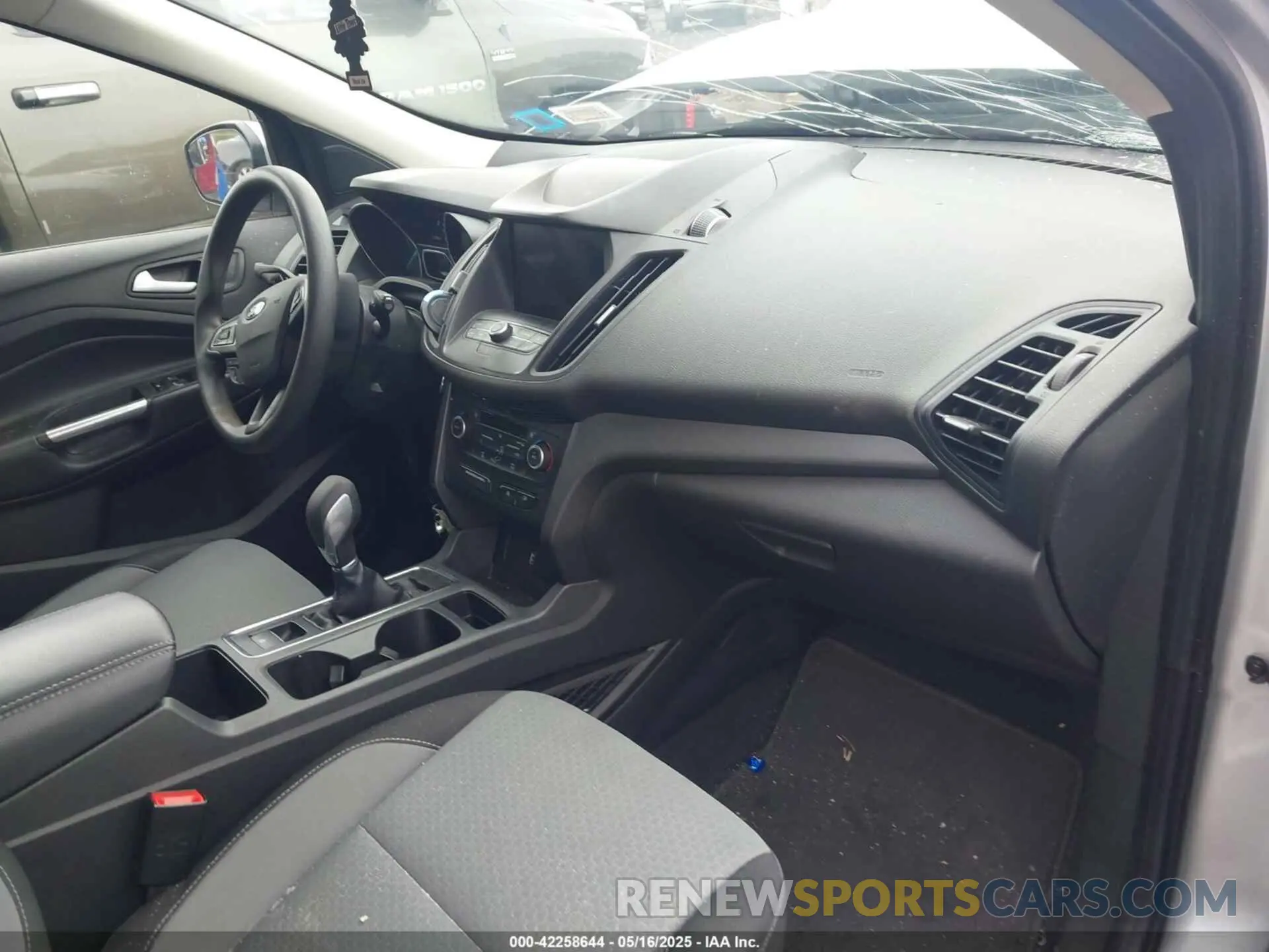 5 Photograph of a damaged car 1FMCU9GD8KUA73154 FORD ESCAPE 2019