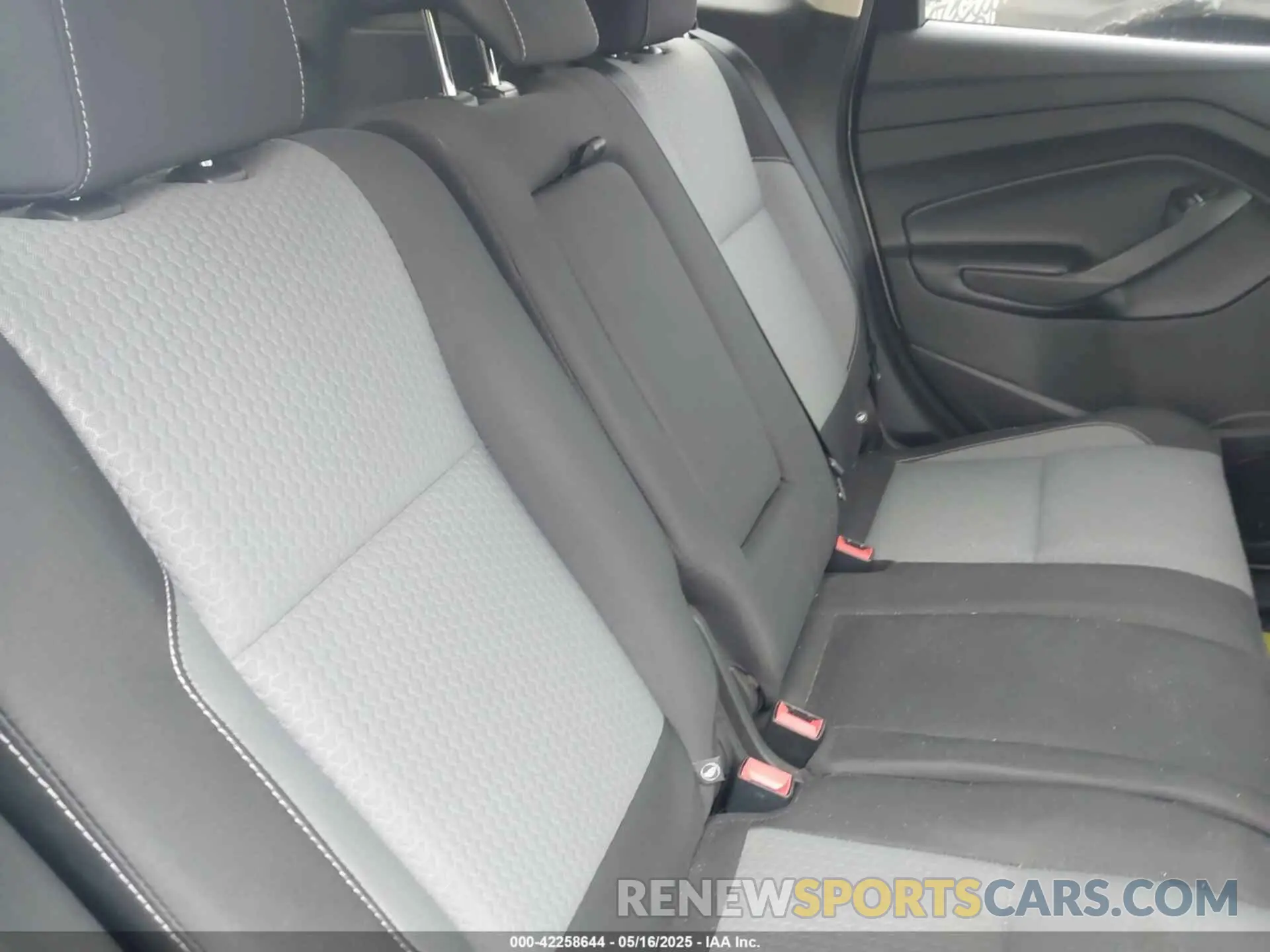 8 Photograph of a damaged car 1FMCU9GD8KUA73154 FORD ESCAPE 2019