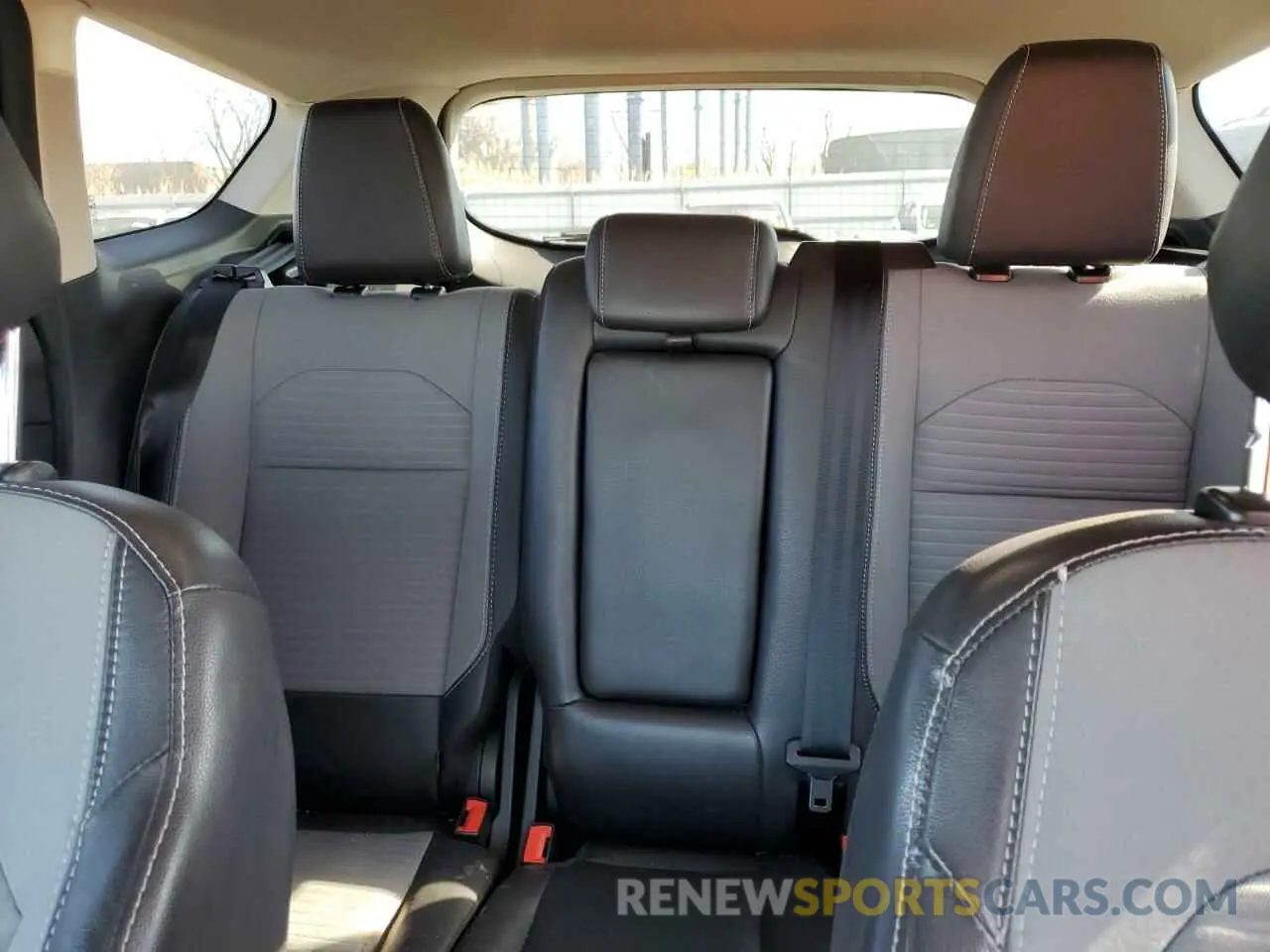10 Photograph of a damaged car 1FMCU9GD8KUB09229 FORD ESCAPE 2019
