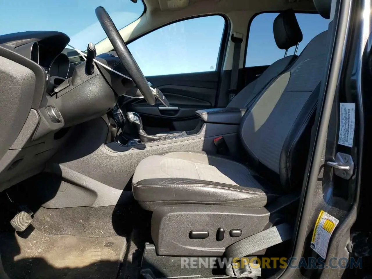 7 Photograph of a damaged car 1FMCU9GD8KUB09229 FORD ESCAPE 2019