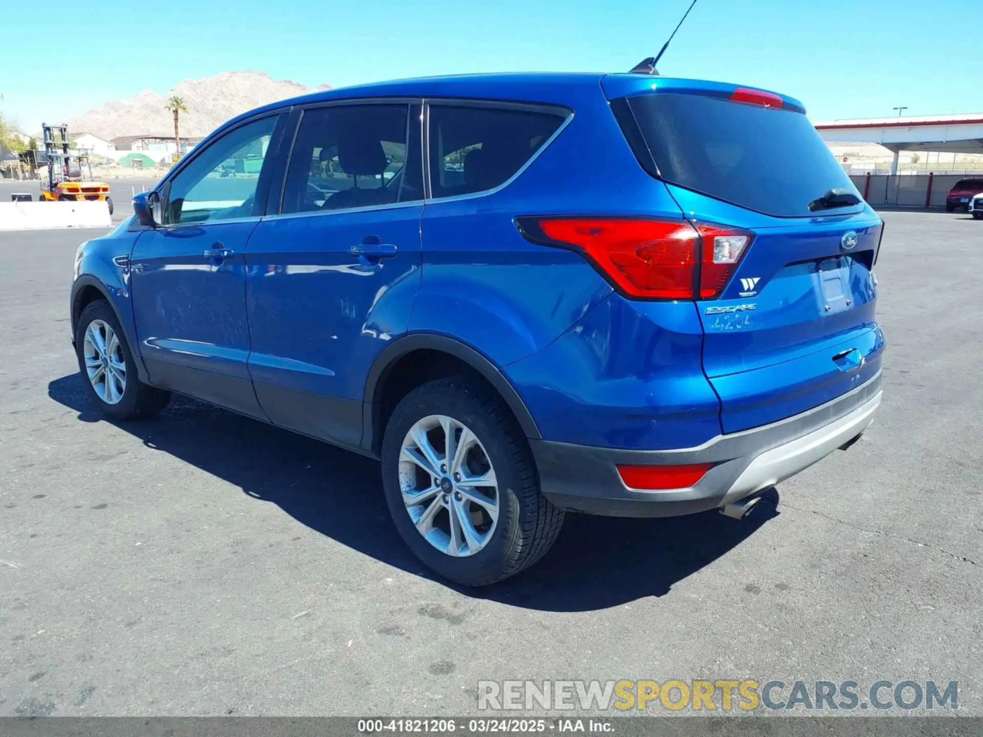 3 Photograph of a damaged car 1FMCU9GD8KUB15659 FORD ESCAPE 2019