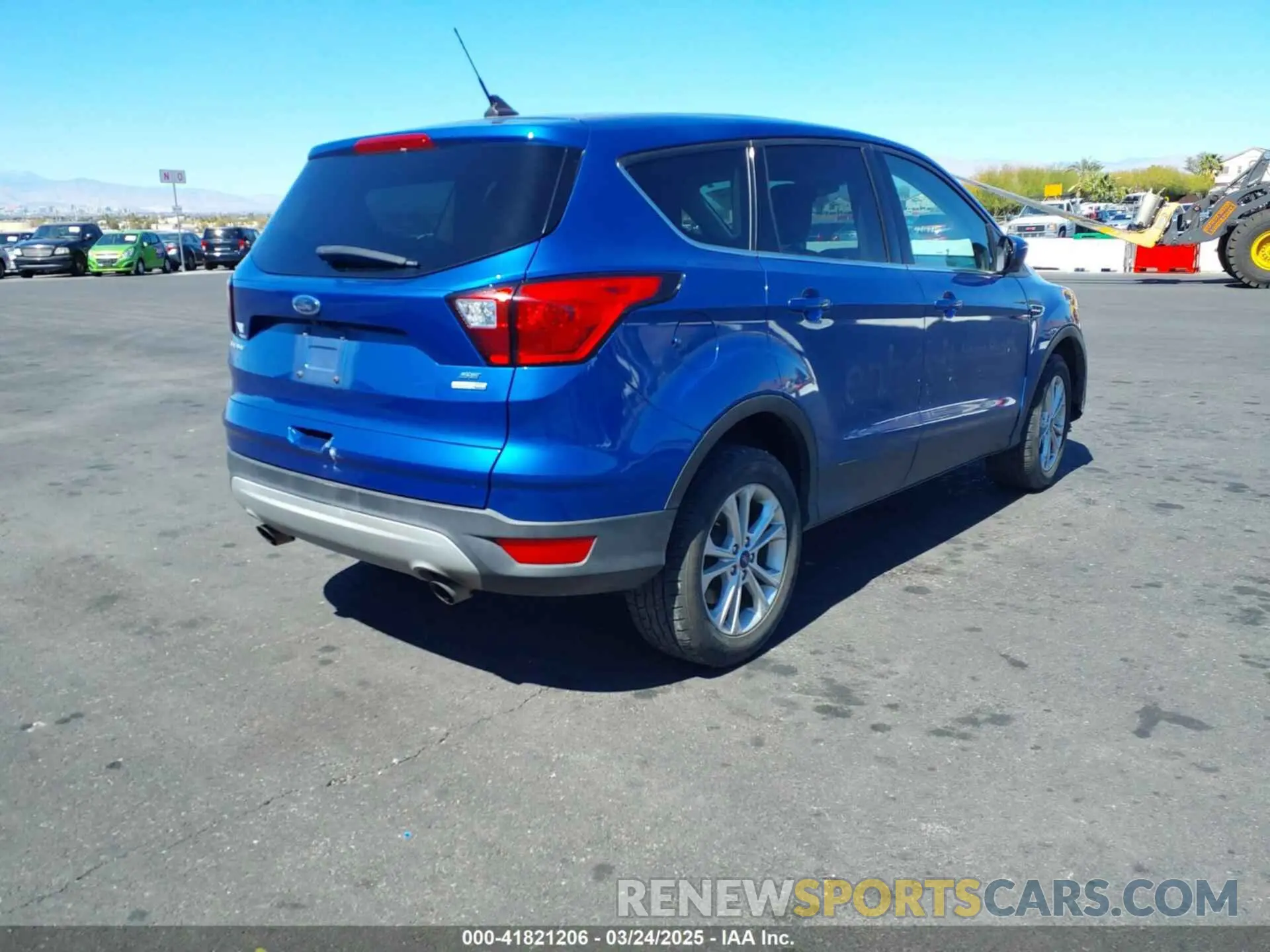 4 Photograph of a damaged car 1FMCU9GD8KUB15659 FORD ESCAPE 2019