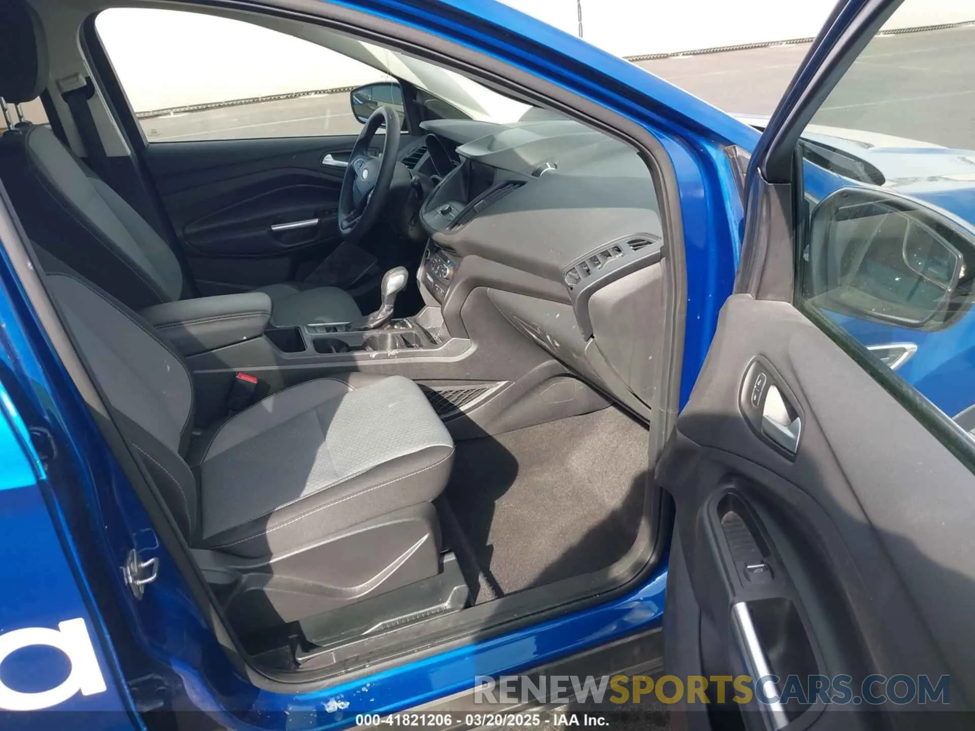 5 Photograph of a damaged car 1FMCU9GD8KUB15659 FORD ESCAPE 2019