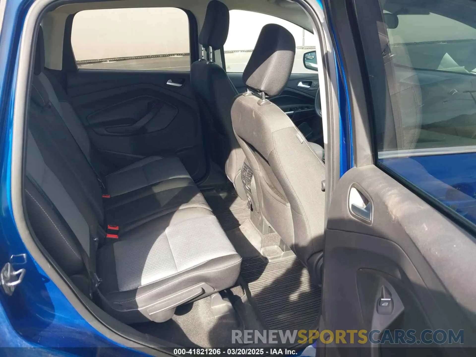 8 Photograph of a damaged car 1FMCU9GD8KUB15659 FORD ESCAPE 2019