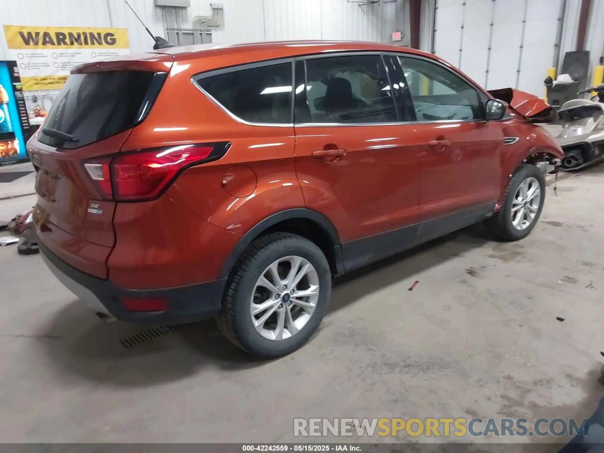 4 Photograph of a damaged car 1FMCU9GD8KUB27830 FORD ESCAPE 2019