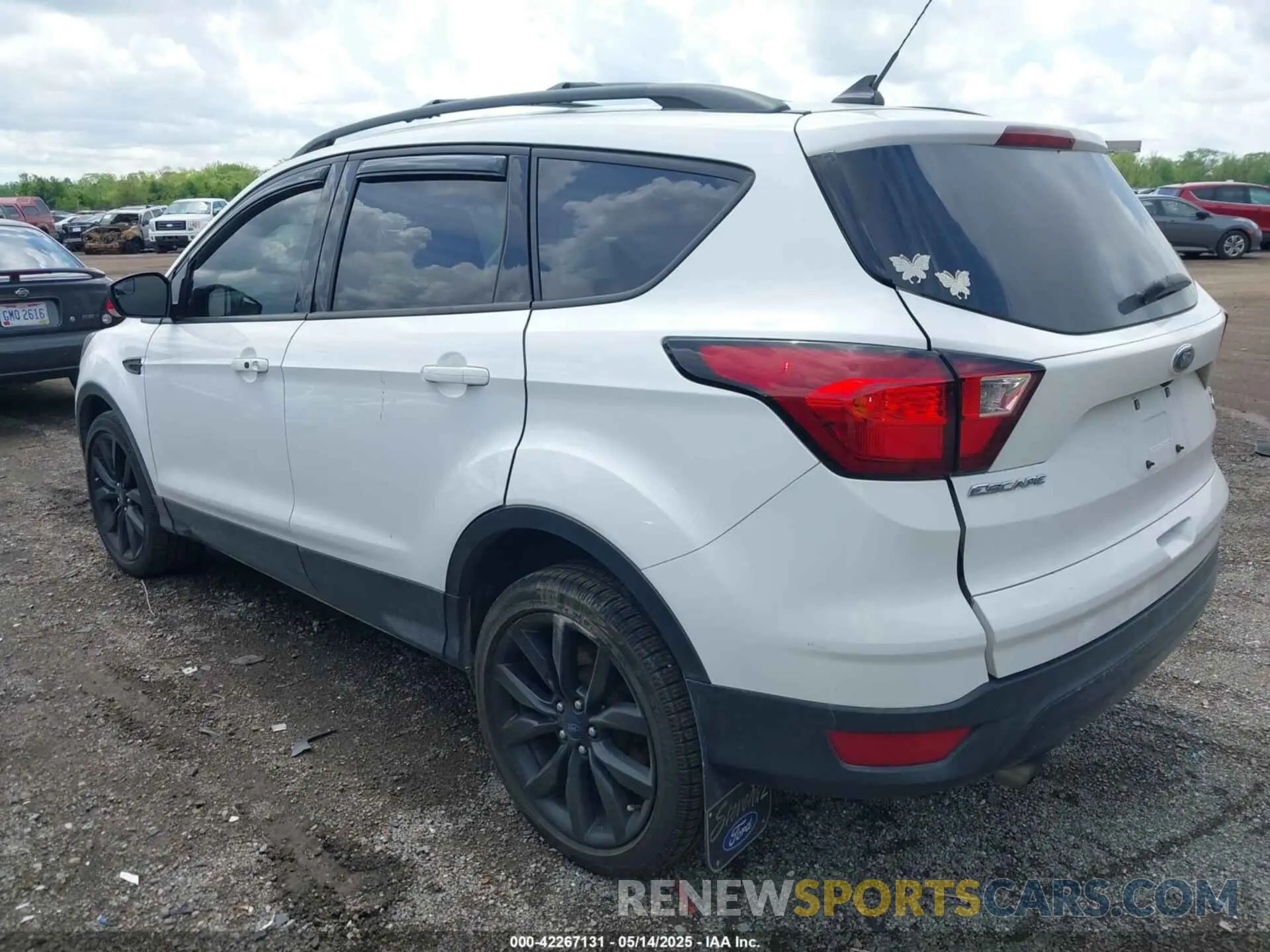 3 Photograph of a damaged car 1FMCU9GD8KUB42375 FORD ESCAPE 2019