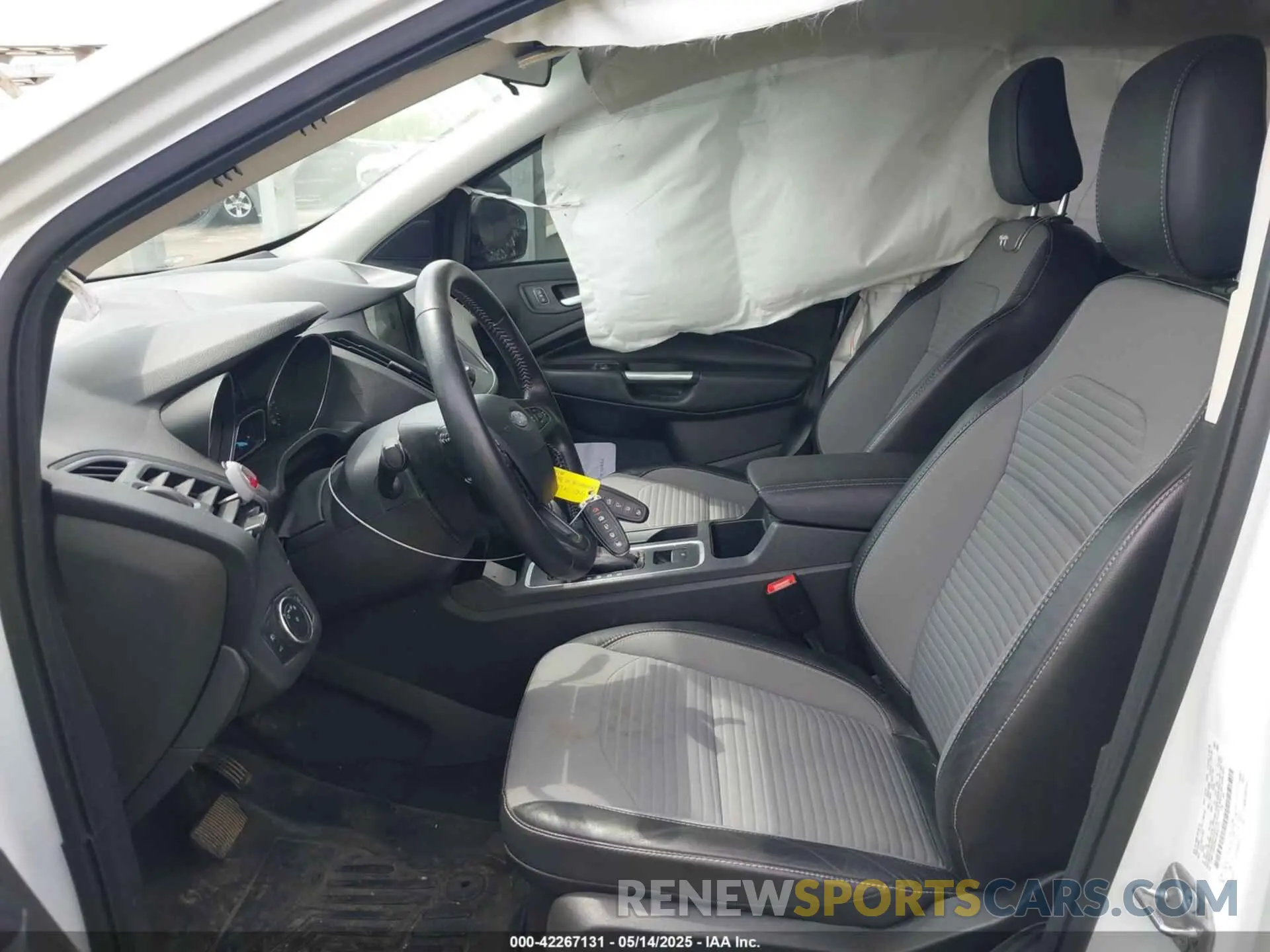 5 Photograph of a damaged car 1FMCU9GD8KUB42375 FORD ESCAPE 2019