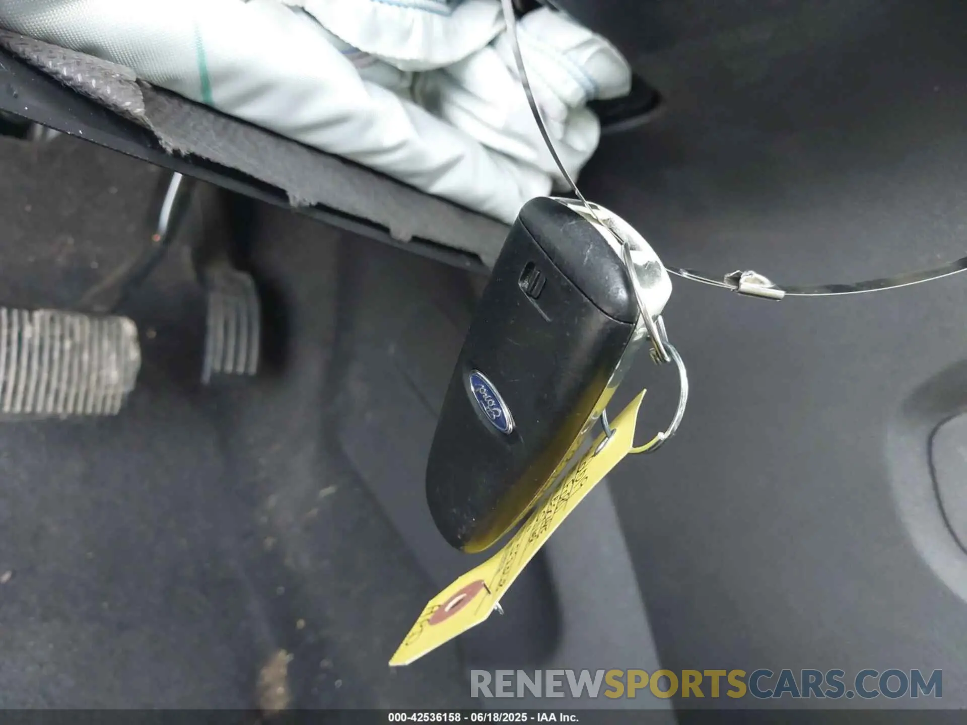 11 Photograph of a damaged car 1FMCU9GD8KUB52436 FORD ESCAPE 2019
