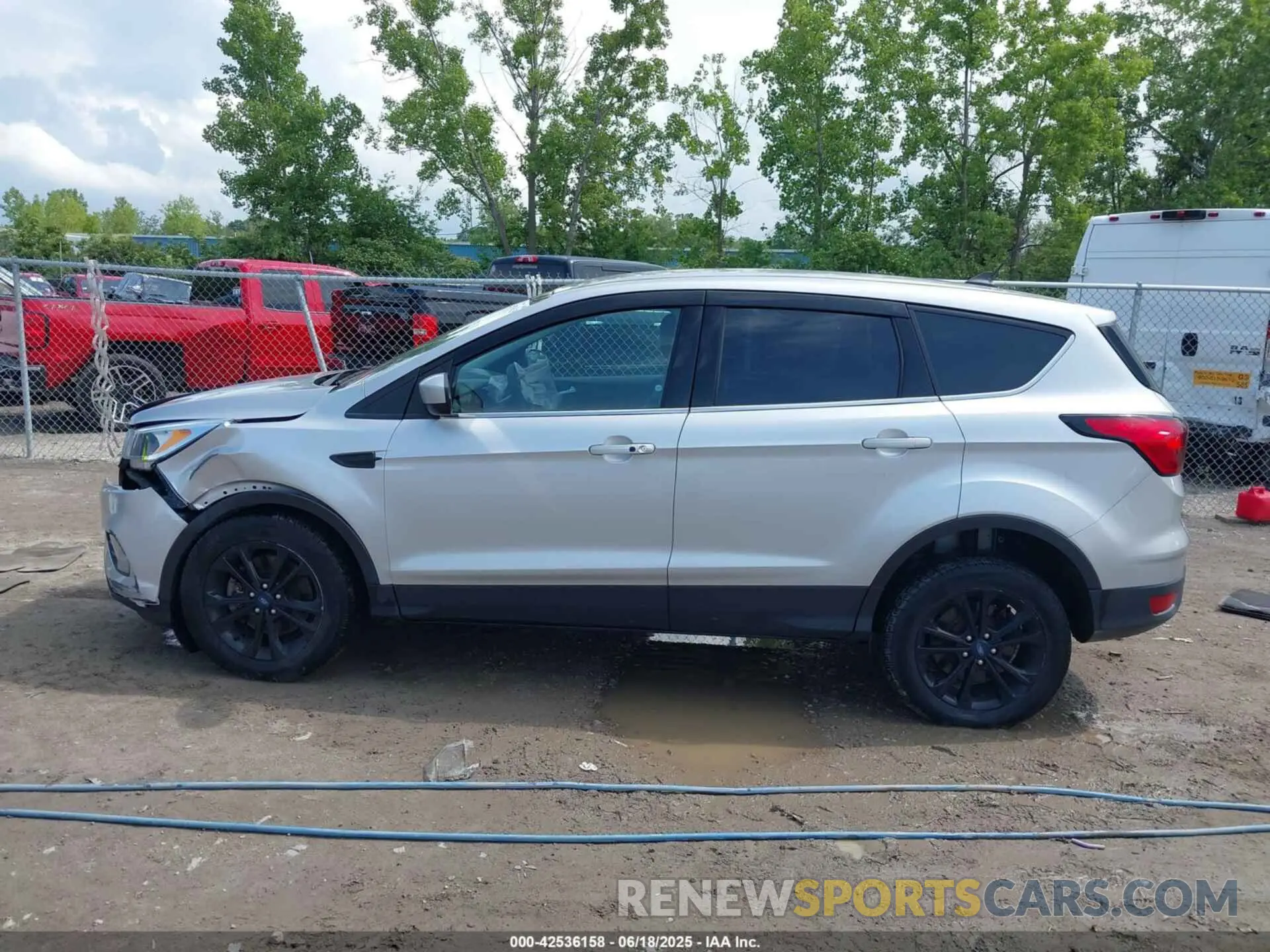 14 Photograph of a damaged car 1FMCU9GD8KUB52436 FORD ESCAPE 2019