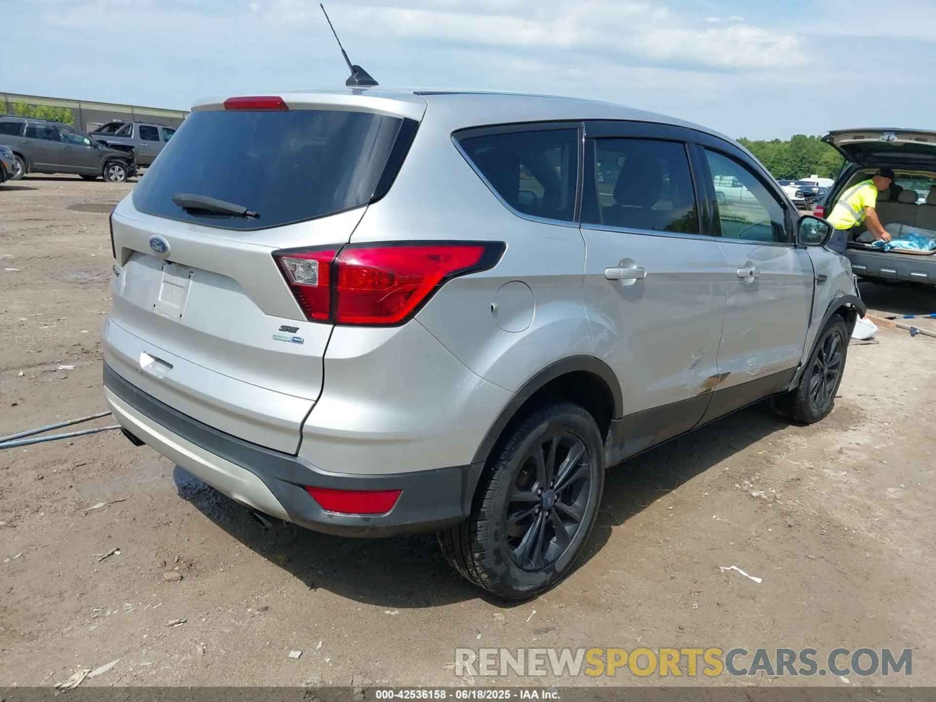4 Photograph of a damaged car 1FMCU9GD8KUB52436 FORD ESCAPE 2019