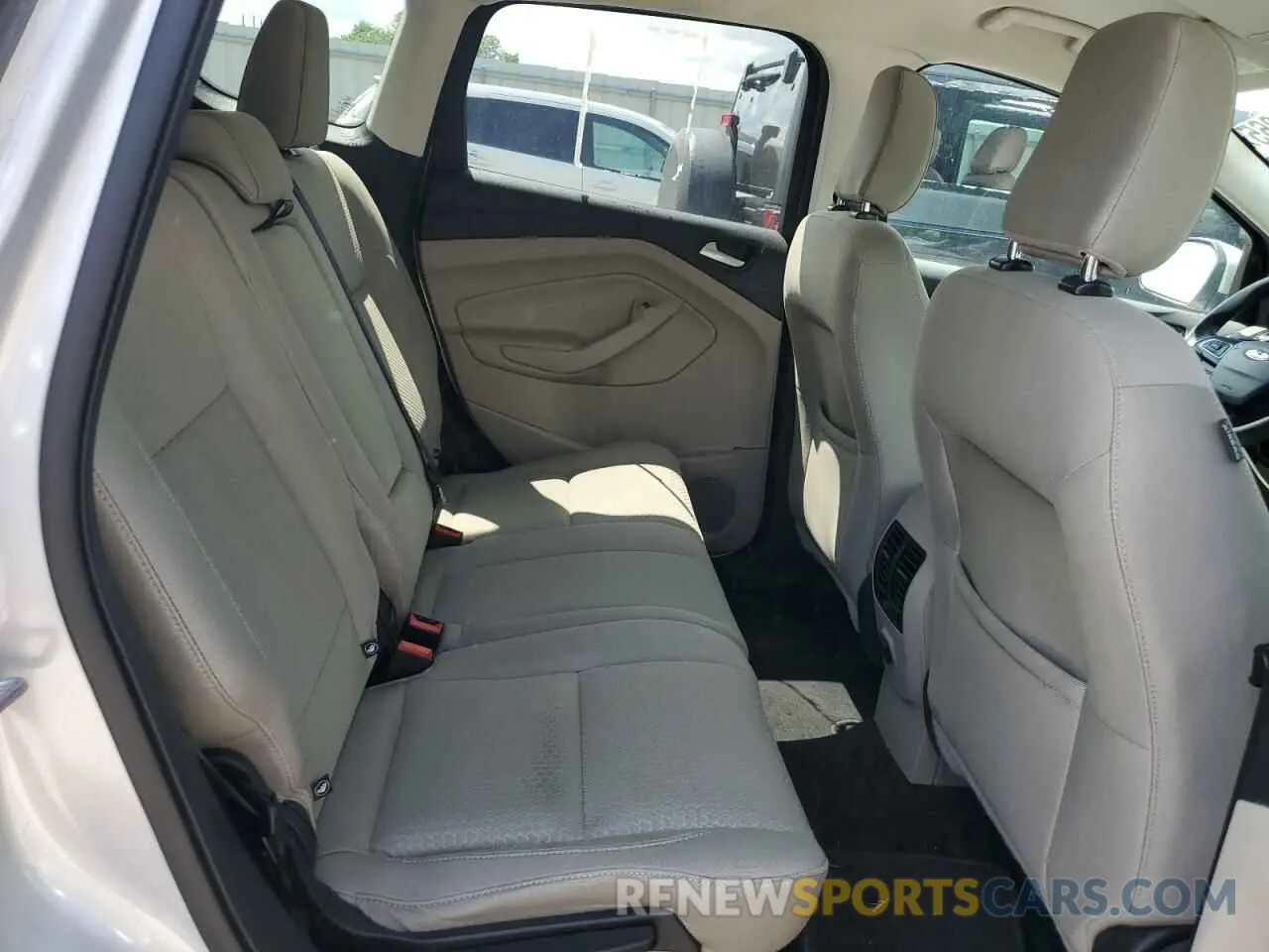 10 Photograph of a damaged car 1FMCU9GD8KUB91172 FORD ESCAPE 2019