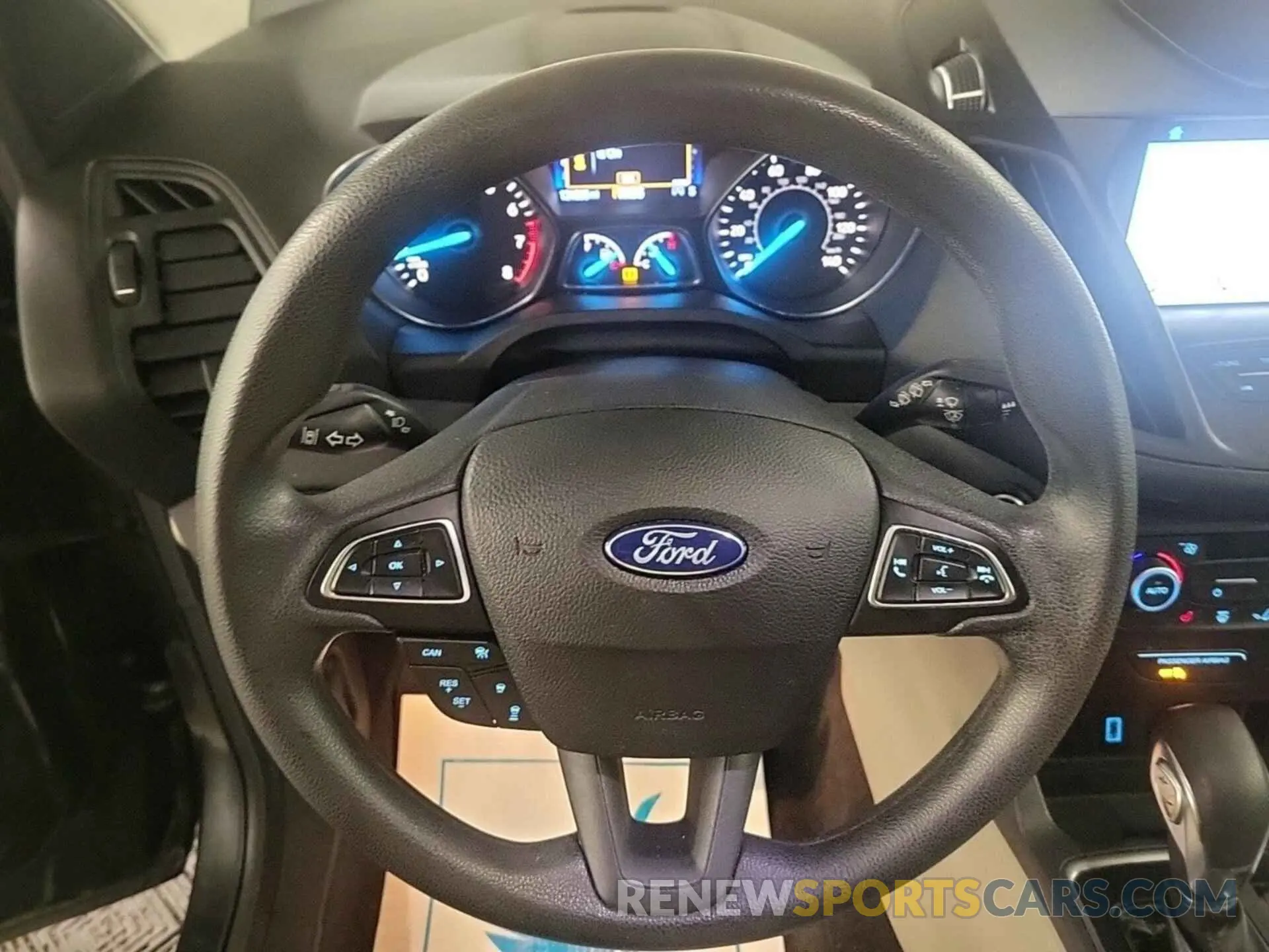 29 Photograph of a damaged car 1FMCU9GD8KUC07497 FORD ESCAPE 2019