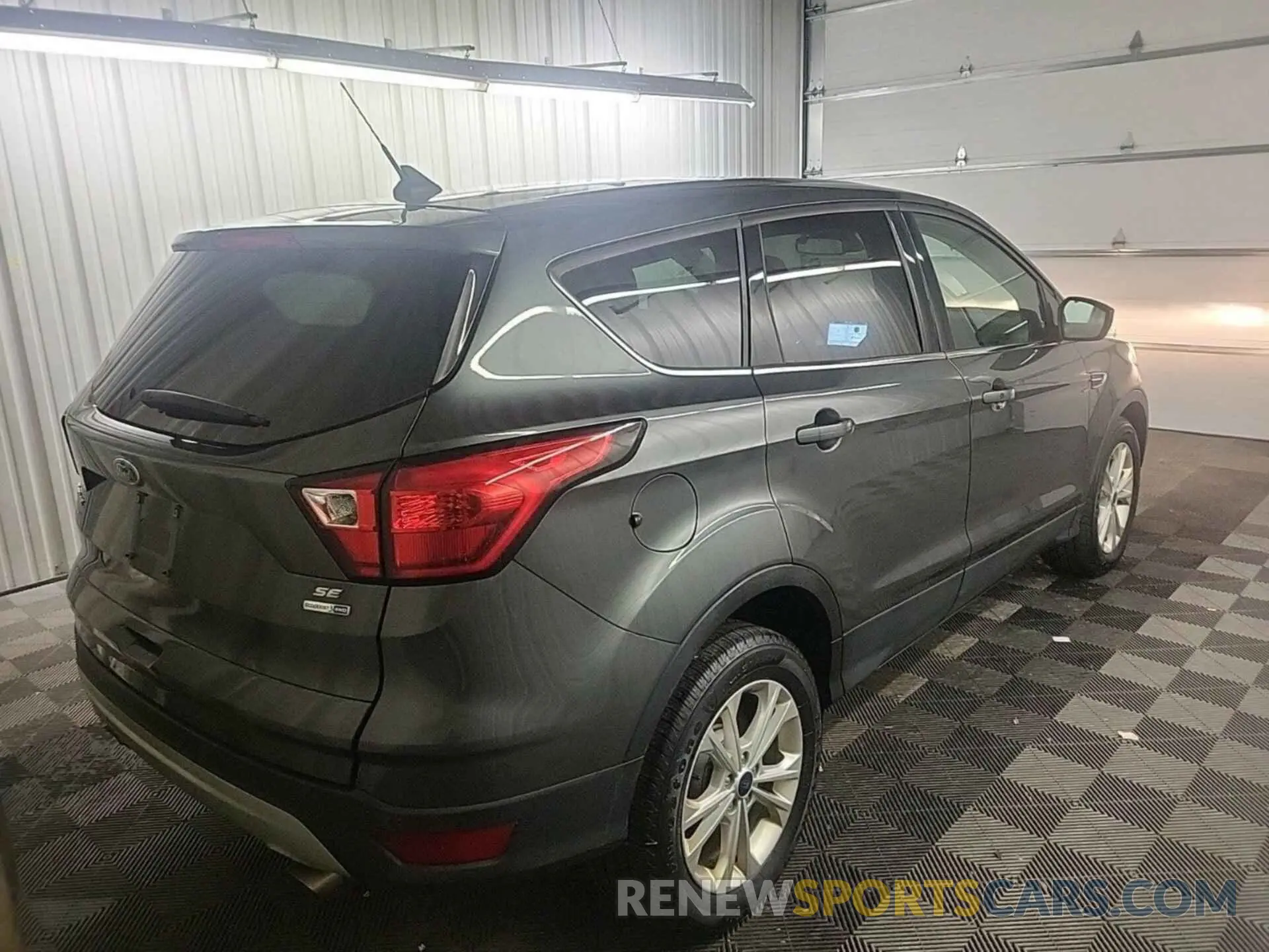 33 Photograph of a damaged car 1FMCU9GD8KUC07497 FORD ESCAPE 2019