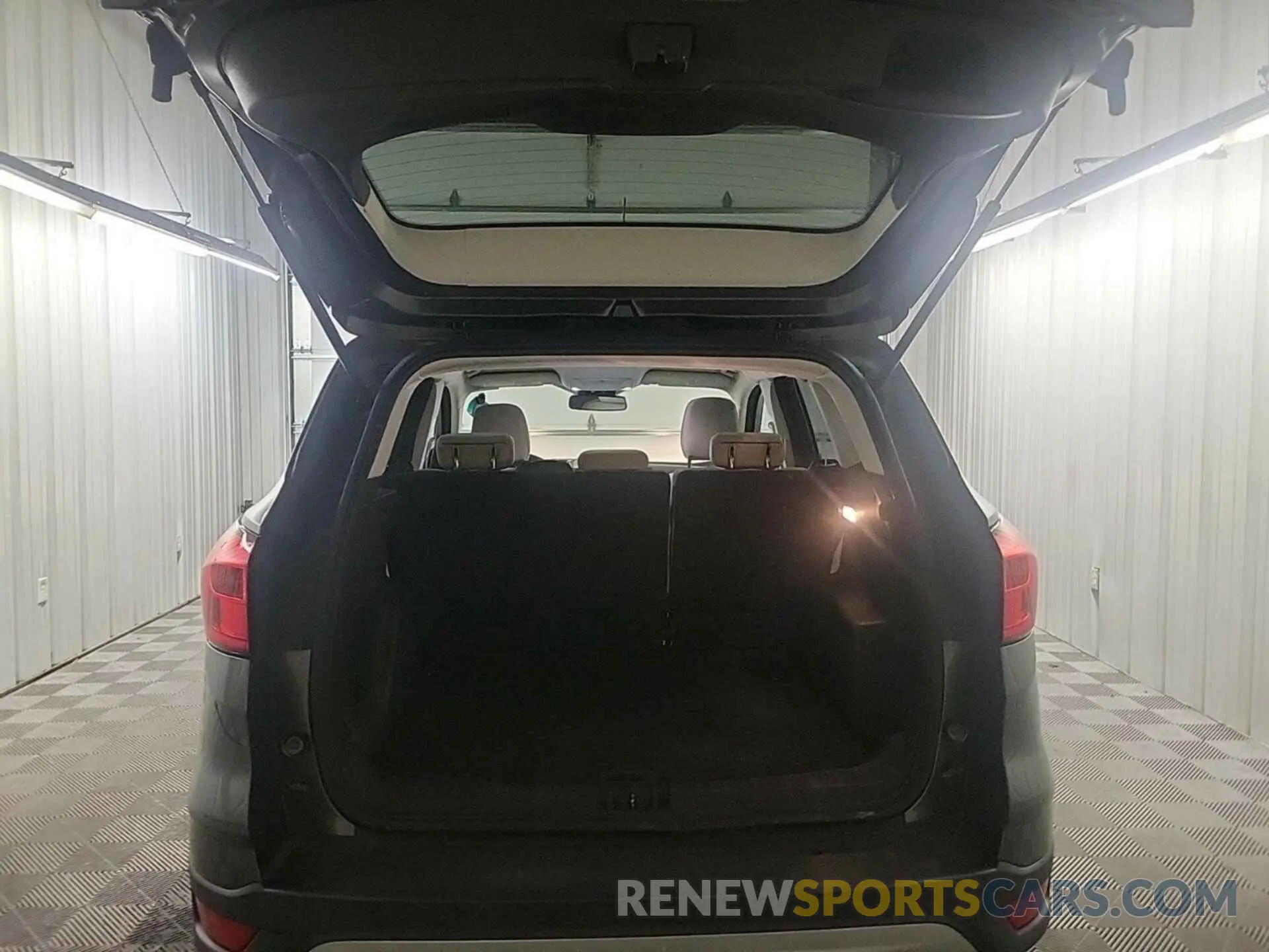 39 Photograph of a damaged car 1FMCU9GD8KUC07497 FORD ESCAPE 2019