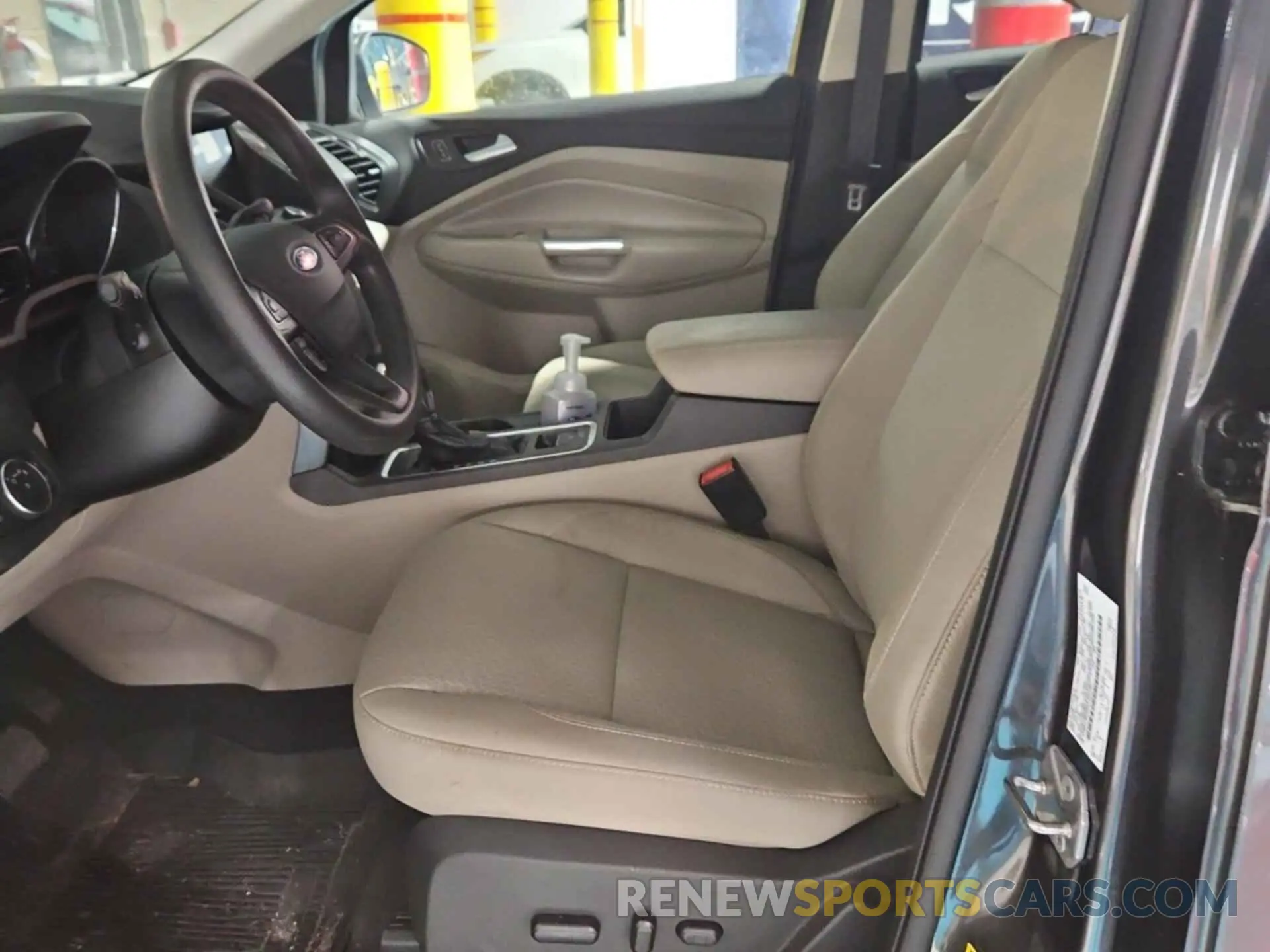 4 Photograph of a damaged car 1FMCU9GD8KUC07497 FORD ESCAPE 2019
