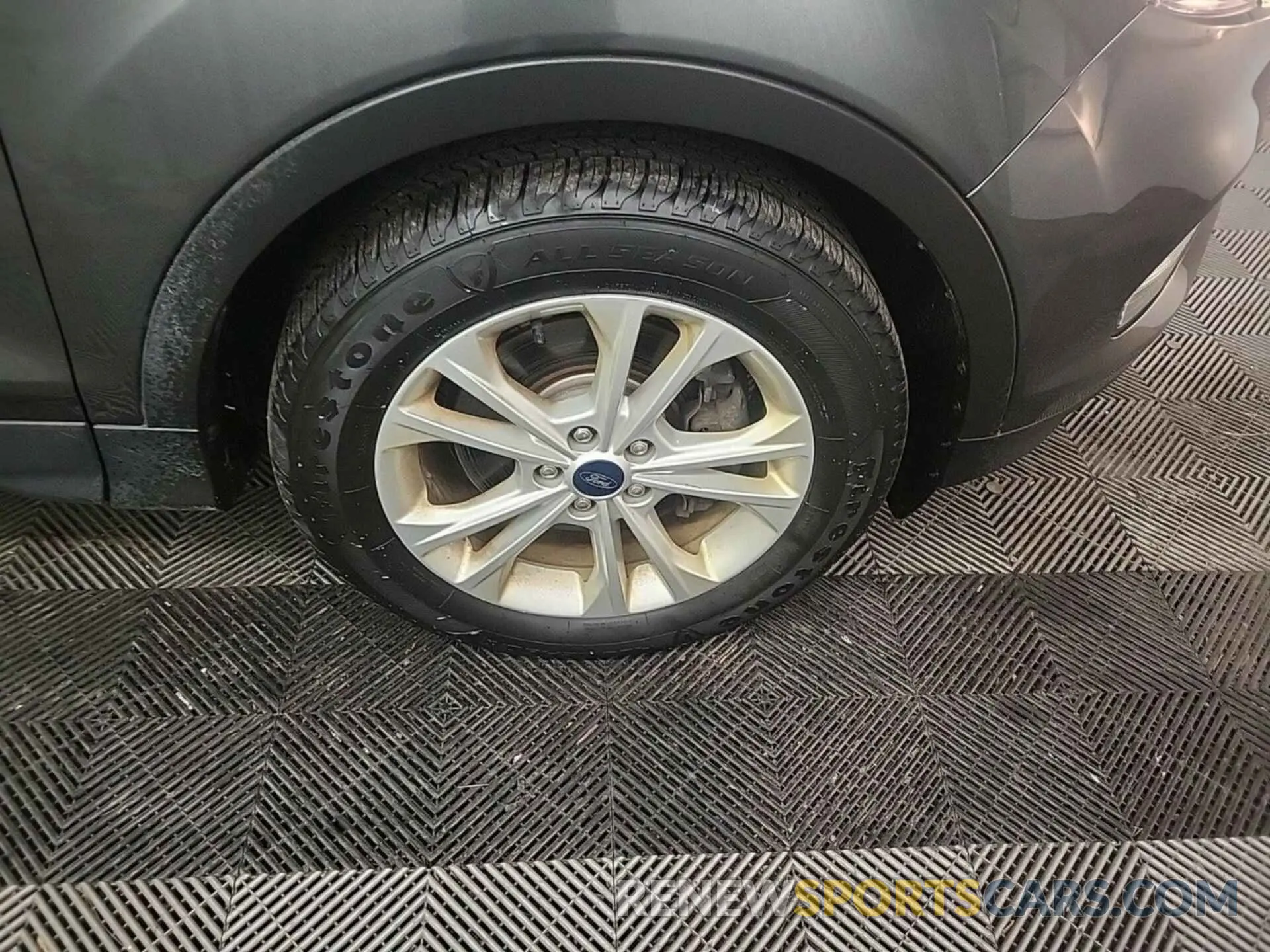 6 Photograph of a damaged car 1FMCU9GD8KUC07497 FORD ESCAPE 2019
